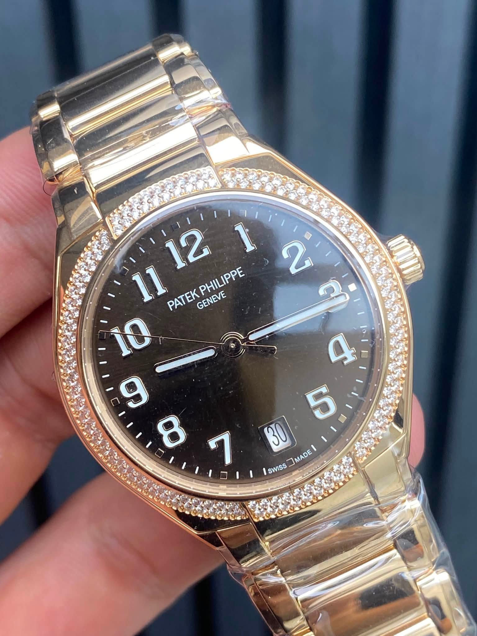 May be an image of wrist watch and text that says ' PHILIPPE PATEKPHILIPPE IPPE PATEK 1112 GENEVE ম 10 9 ထ 1 ۱1 5 30 MADE SWISS'