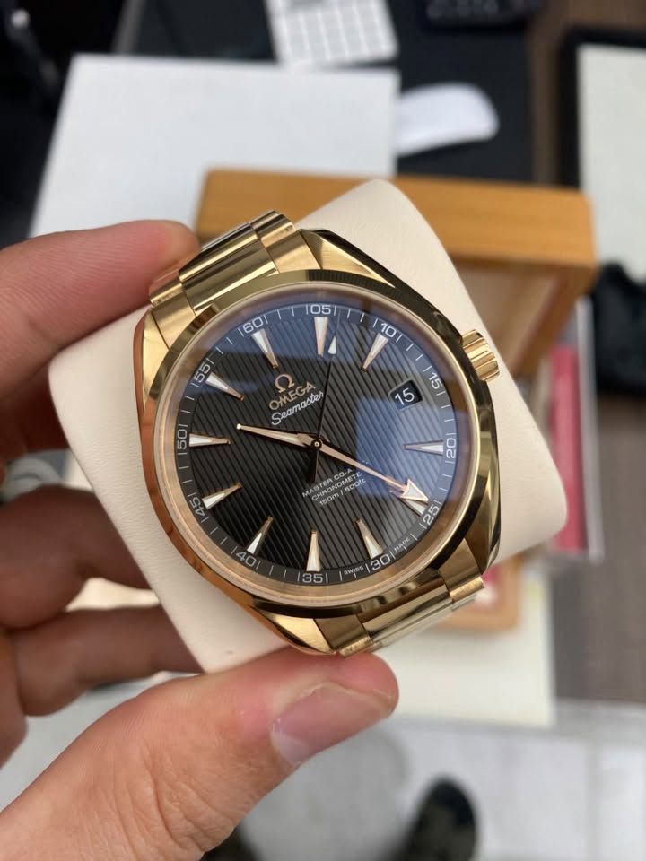 May be an image of wrist watch and text that says ' OMEGA OM ח EGA Sea/ 15 15 50 o 20 45 ASTERCO CO 5oof MASTER 150m Kom T0 40 25 ΜΑΩΕΙ HAD 30 30 35'