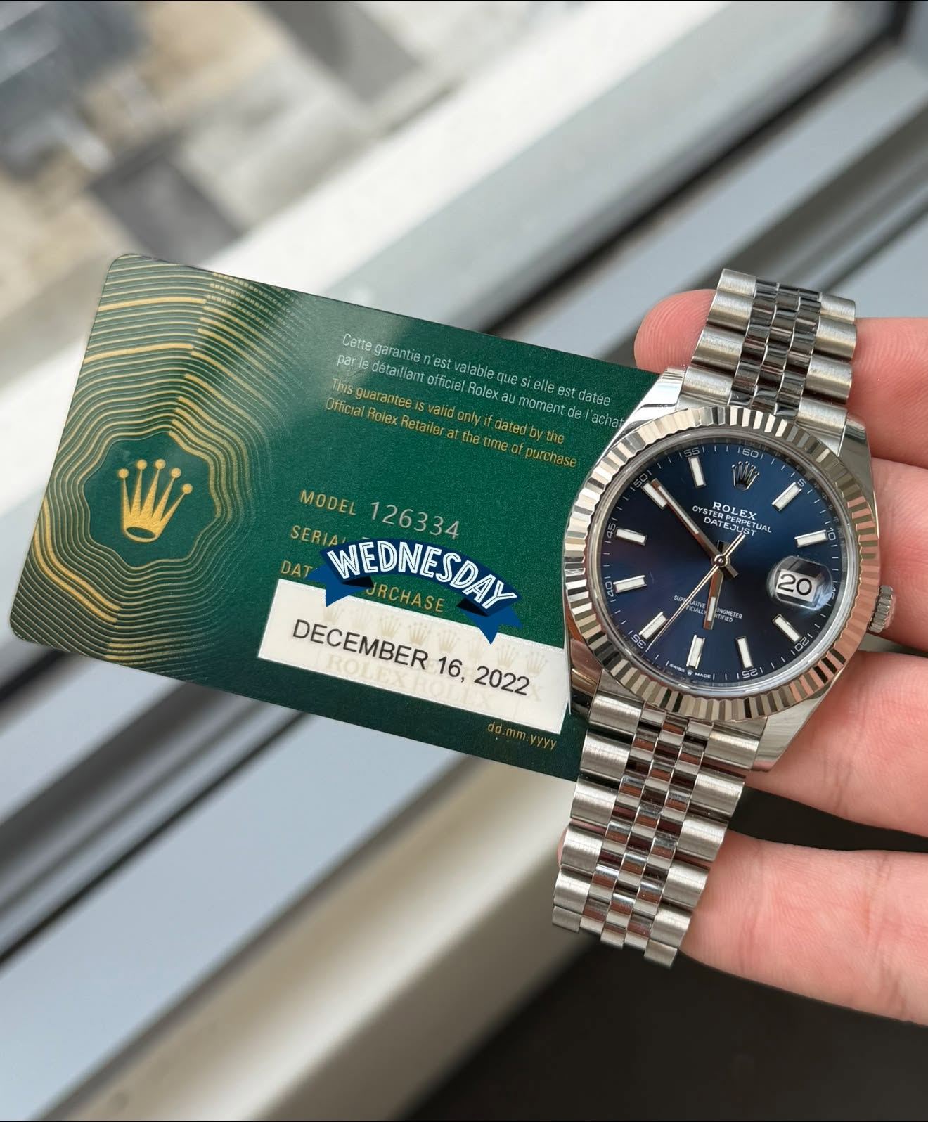 May be an image of wrist watch and text that says 'parle détaillant ficie n'est Rolex valable De es siell elle est datée Orficial Rolex Retailer guarantee Svalid only time datedby…
