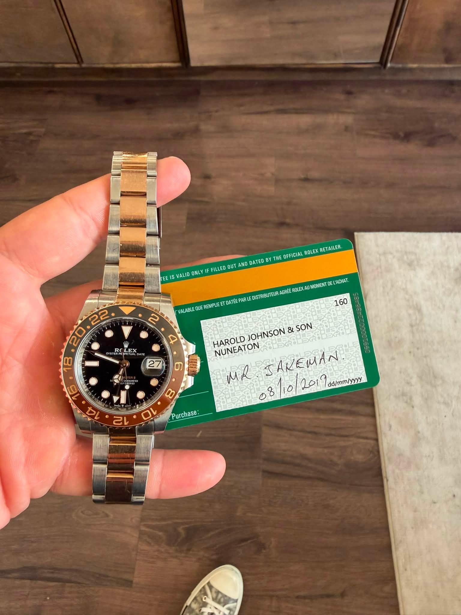 May be an image of wrist watch and text that says 'TEEIS VALID ONLY MLY FILLED OUT UTA AN AND DATED T DFFACIAL ROLEX BETAILER VALABLI QUE REMPLE EMPLEETDATE IE DISTHBUTEM ADREL…