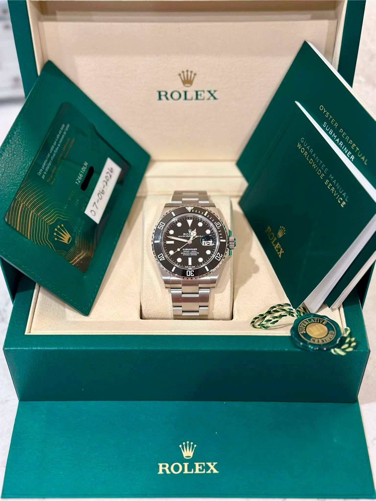 May be an image of wrist watch and text that says 'ROLEX 126610LN SUBMARINER ERPET TBT 50 ROL C10 10 ERVICE 12 말은, DV 20 DE ROLEX'
