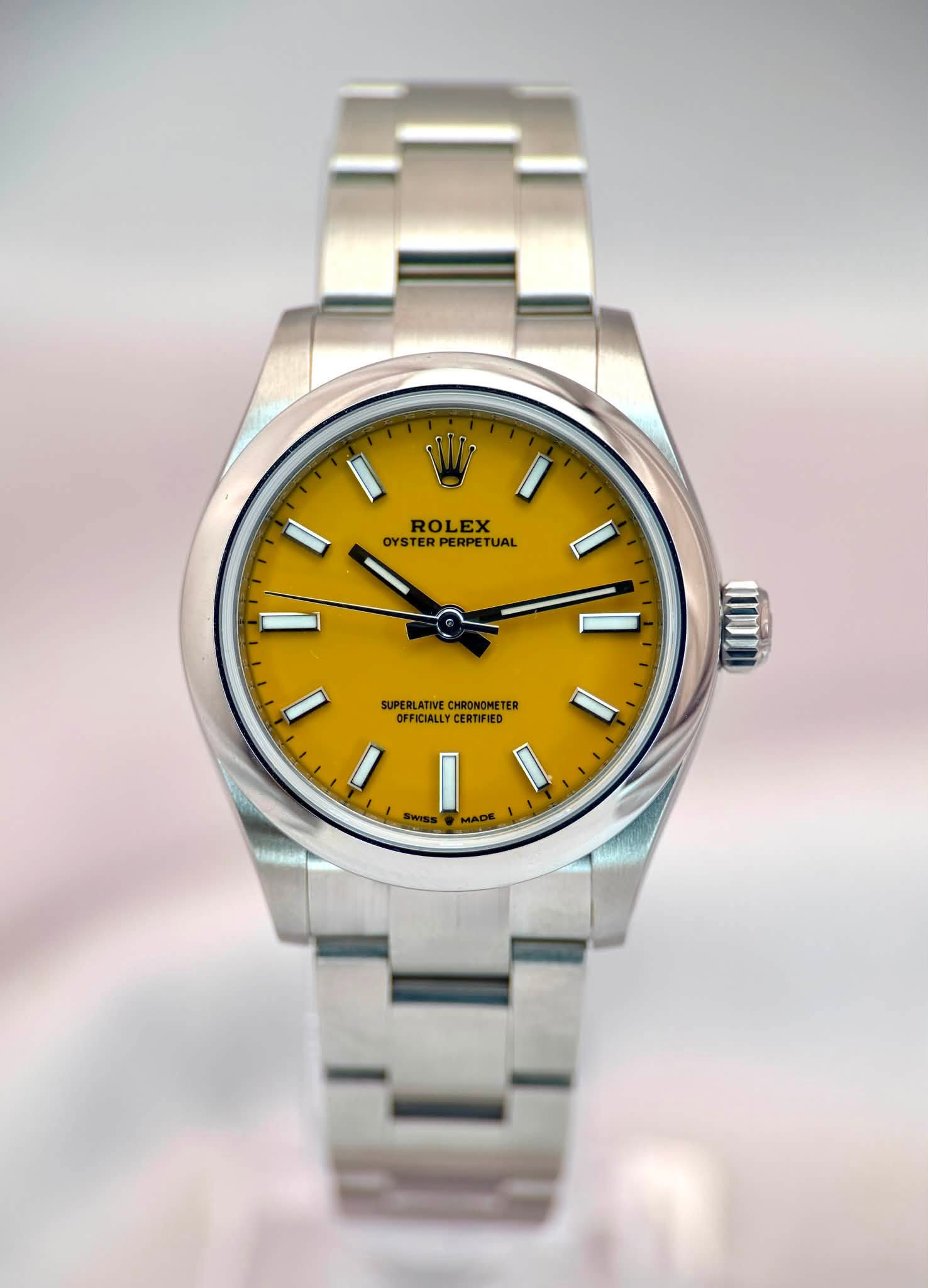 May be an image of wrist watch and text that says 'ROLEX OYSTER PERPE PERPETUAL OYSTERPERPETUAL TUAL PER SUPERLATIVE TIVEC CHRONOMETER TER OFFICIALLYCERTIFIED OFFICIALLY CERTIFIED…