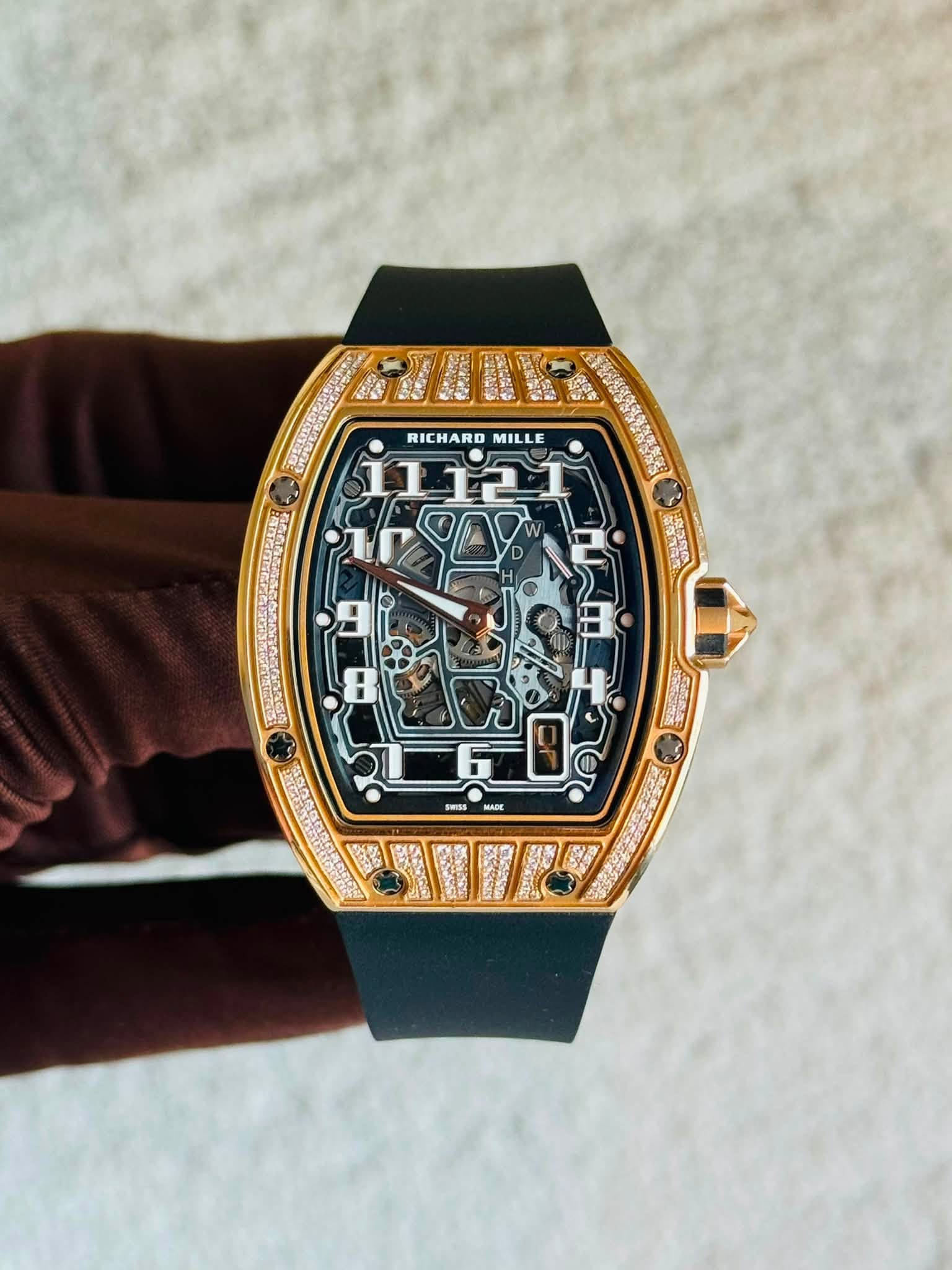 May be an image of digital watch and text that says 'ULUR RICHARD MILLE 1112 11 LAU A သစဟ SWSS BAD ADE VNIE 1'