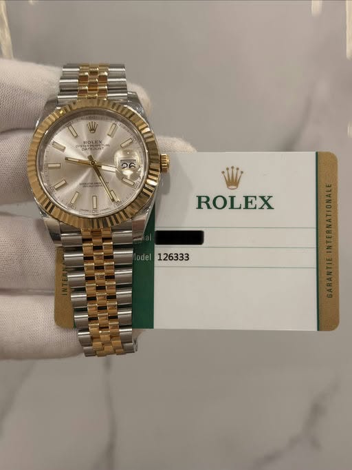 May be an image of wrist watch and text that says 'ROLE I Q መ/ E U I D ROLEX 126333'
