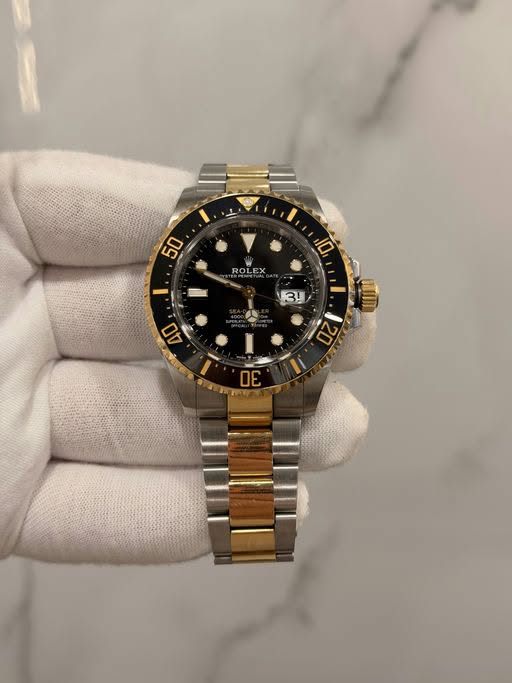 May be an image of wrist watch and text that says '50 ROLEX ROL 10 3! 20 号 MUC 30'