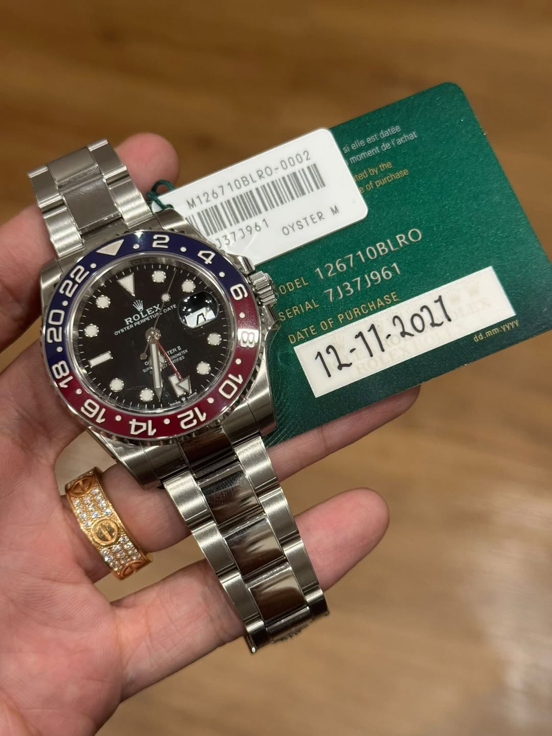 May be an image of wrist watch and text that says 'e el momentde ees est datee achat edby ofpurchase илe M1267 M126710BLRO M126710BLRO-0002 RO J37J961 961 OYSTER OYSTER M ODEL EL…