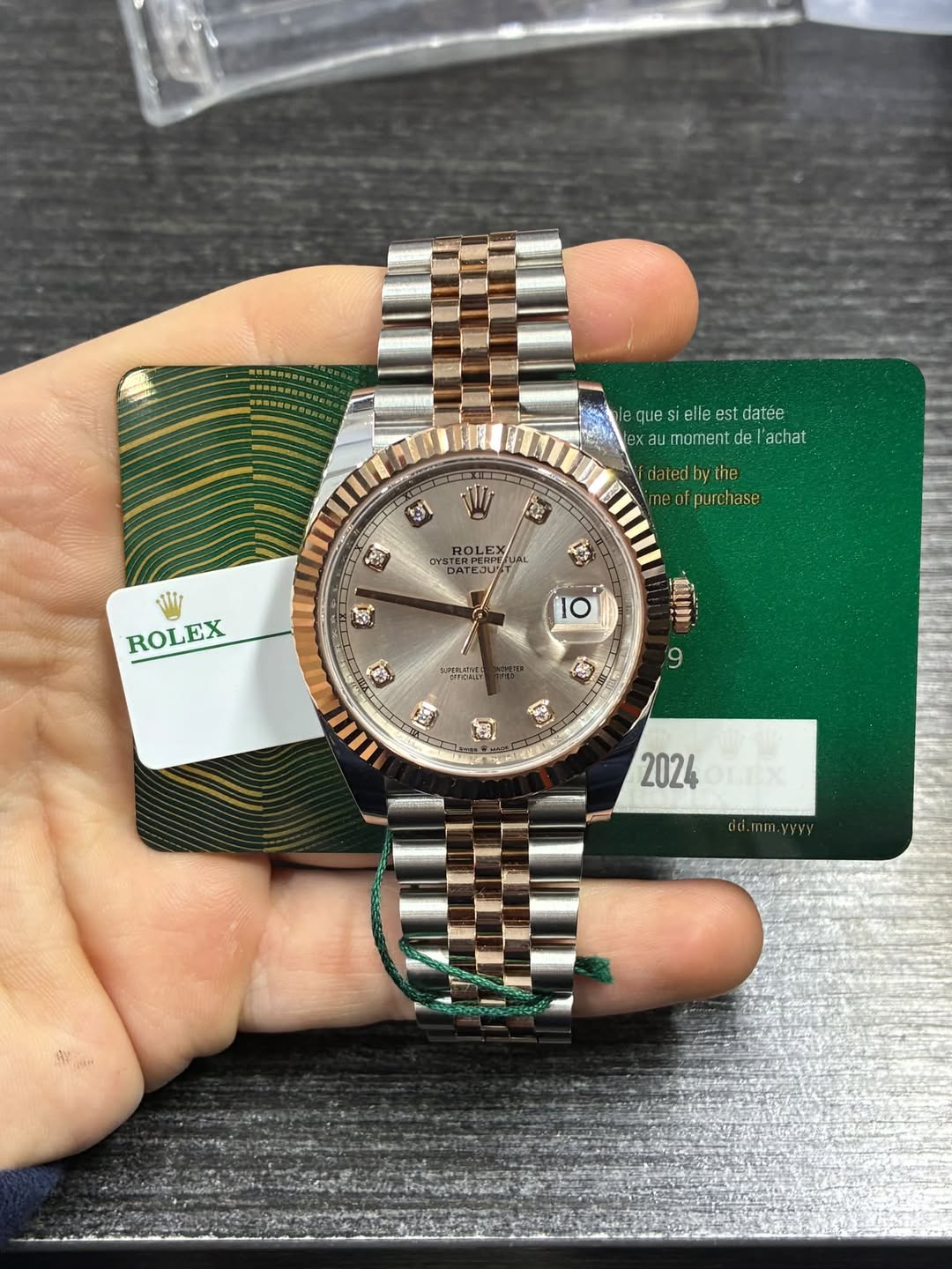 May be an image of wrist watch and text that says 'equesielle equesielleestdatée quesi lle e est datée eX exau umomentde xaumoment.del'achat l'achat datedbythe dby dated ت bythe…