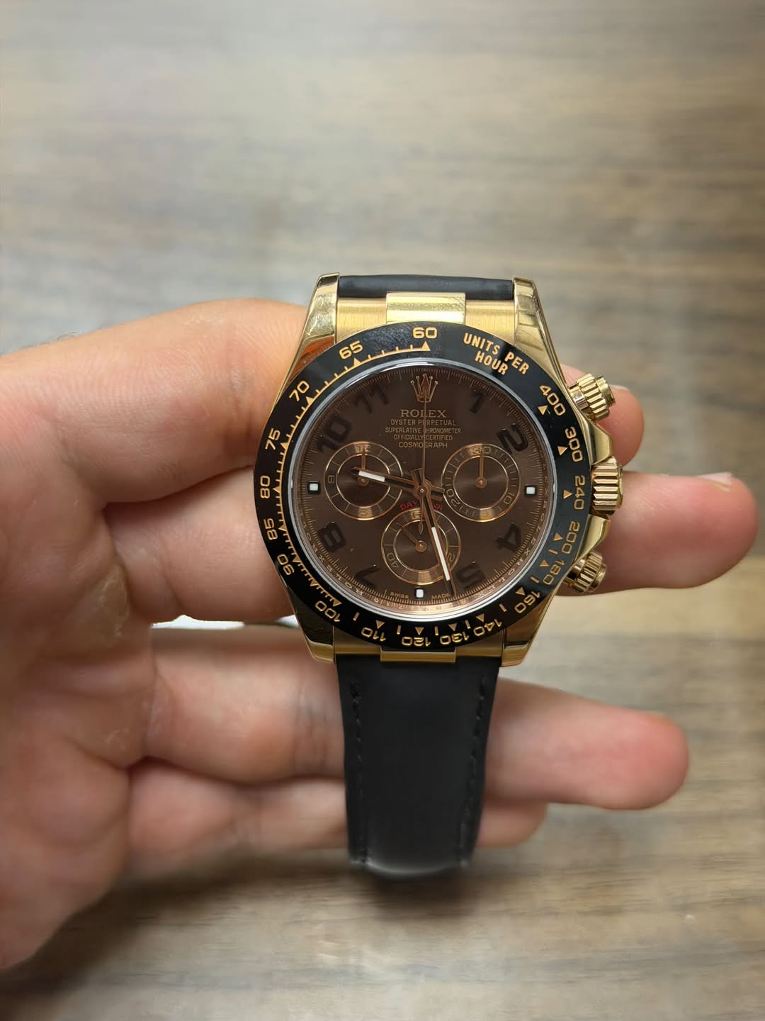 May be an image of wrist watch and text that says '6ဝေ 65 اس 70 UNITS HOUR PE ER 400 im صلبد go'