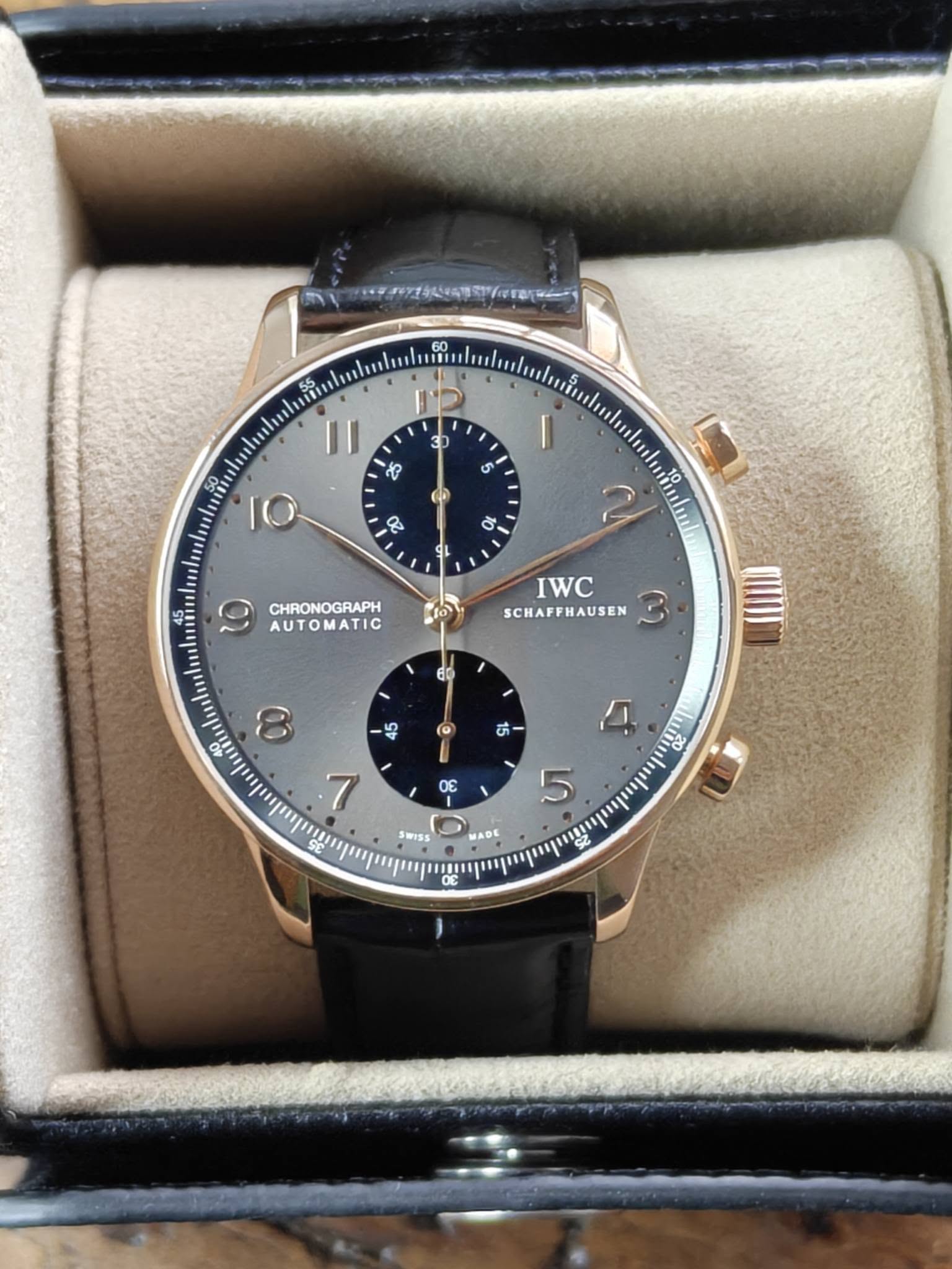 May be an image of wrist watch and text that says '60 30 m /1 ٤ 50 lO ۱ 5 O 2 o 11 ن oinlel 9 CHRONOGRAPH AUTOMATIC IWC SCHAFFHAUSEN AUSEN S5 15 I 8 7 ES σε 30 SWISS MADE 5…