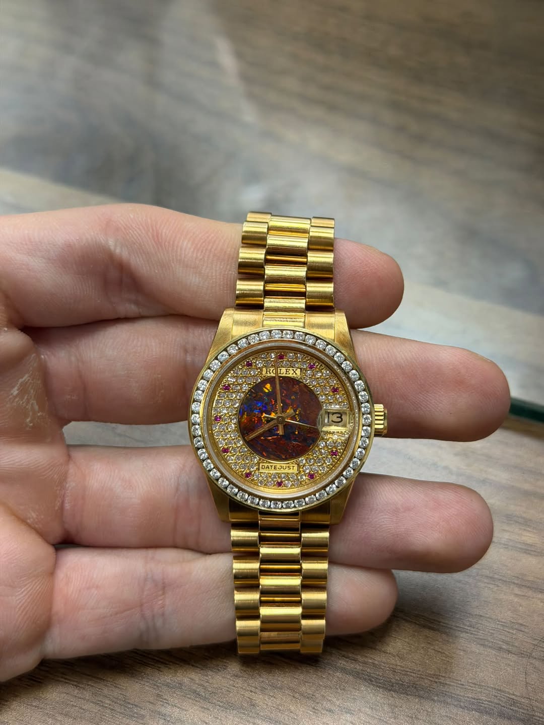 May be an image of wrist watch and text that says 'HC LEXI mII DATEJUST'