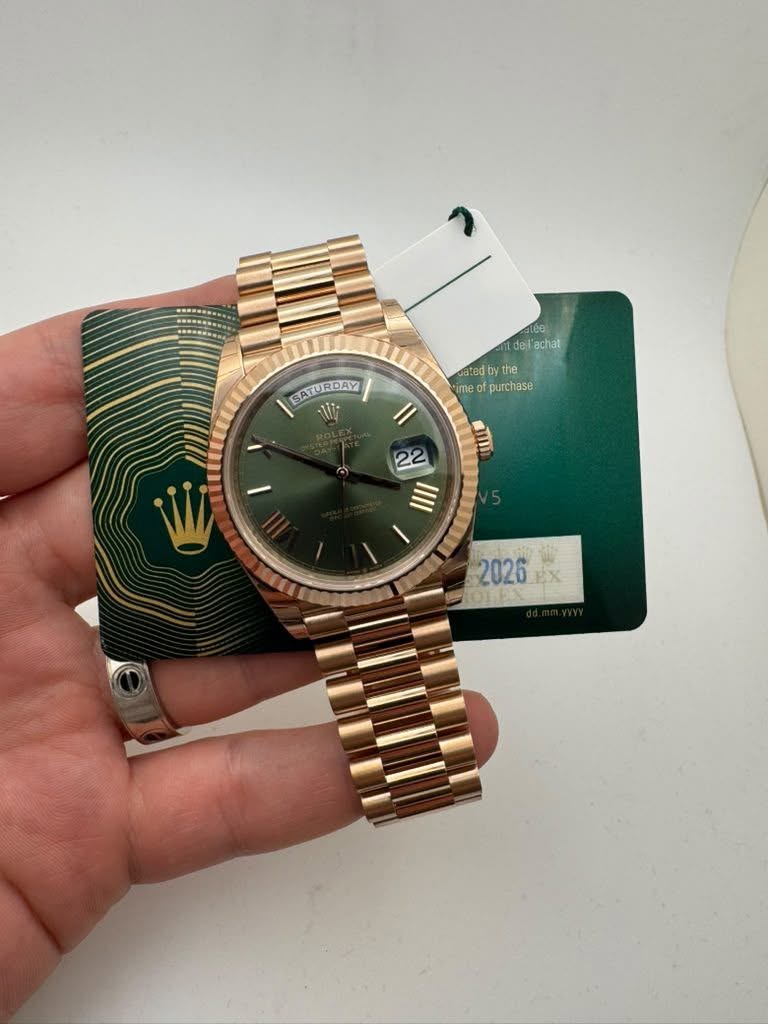 May be an image of wrist watch and text that says 'del del'achat el chat BATURDAY WT SATURDAY DAY SATUR watedby the e by ime purchase ME 22 IIII I 2026 EX'