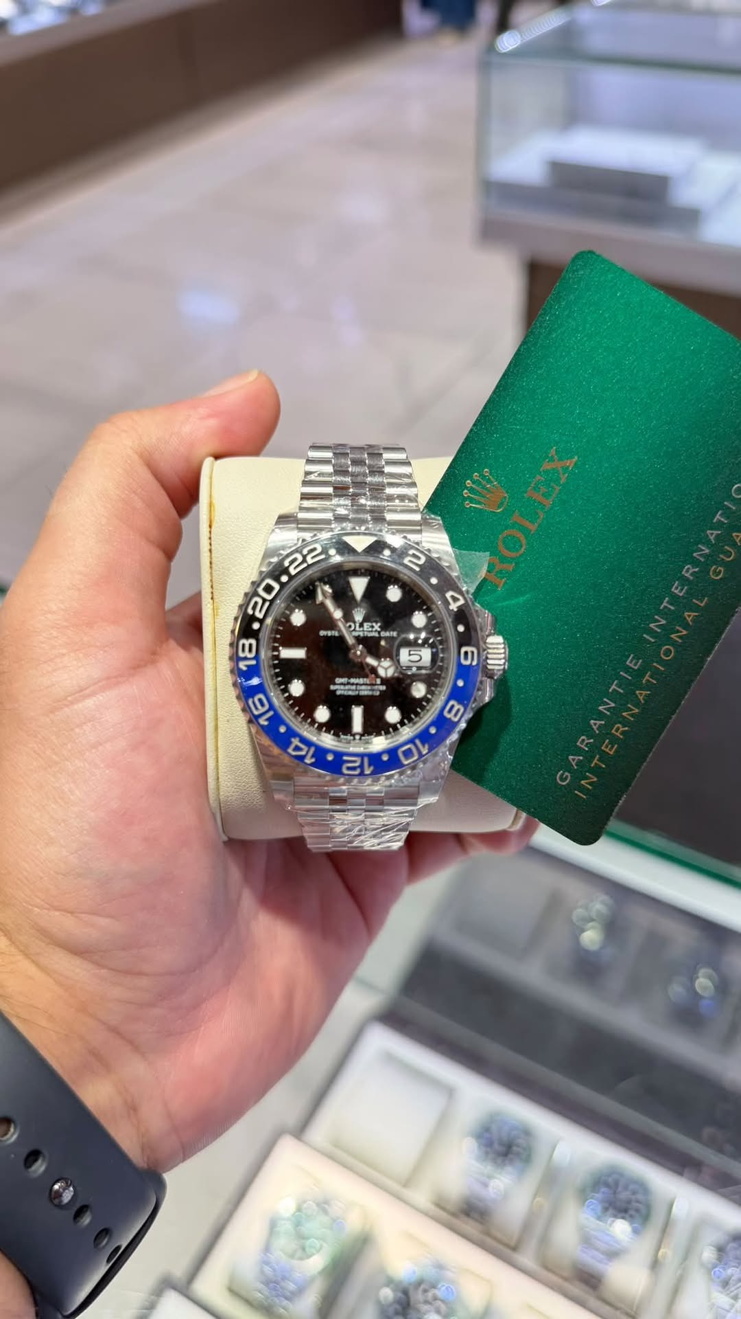 May be an image of wrist watch and text that says '2 4 OrSN OLEX OLE LEN い F וברנו 8 10'