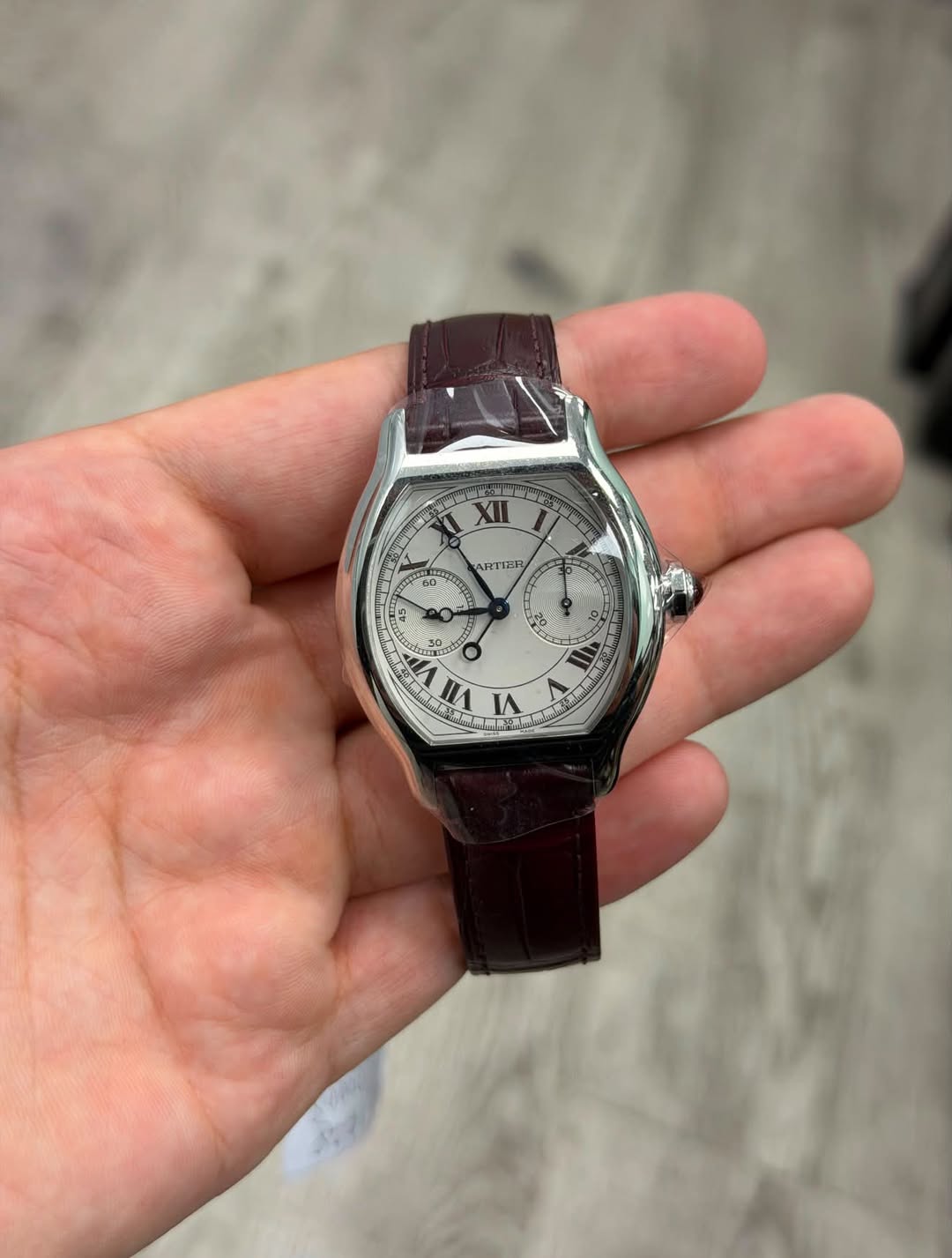 May be an image of wrist watch and text that says 'LL XII RTIER 45 VII V'