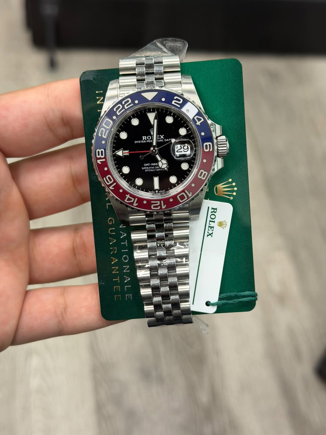 May be an image of wrist watch and text that says '2 o D 0 OYSTERPER LDA 29 6 CmT-A6 لنا ROL VIZ EX あ'
