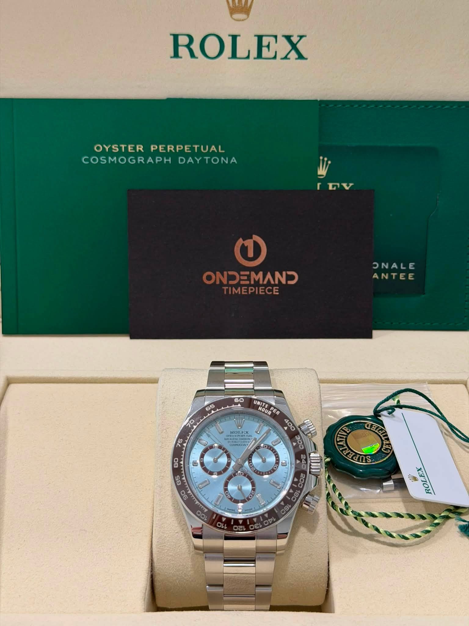 May be an image of wrist watch and text that says 'ROLEX OYSTER OYSTERPERPETUAL PERPETUAL COSMOGRAPH COSMOGRAPHDAYTONA DAYTONA IV ح٧ه 1 ONALE ANTEE G5 70 60 UNIT UNITT KOUR PER…