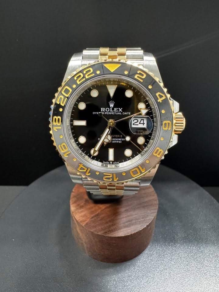 May be an image of wrist watch and text that says '2 22 20 ROLEX OYST RPER PRPER RPERPET SYRPERPETUAL ERPE TUAL ETUAL DATE CX CX 후 RO 8 10 16 ማ 14 CO 12 LU'