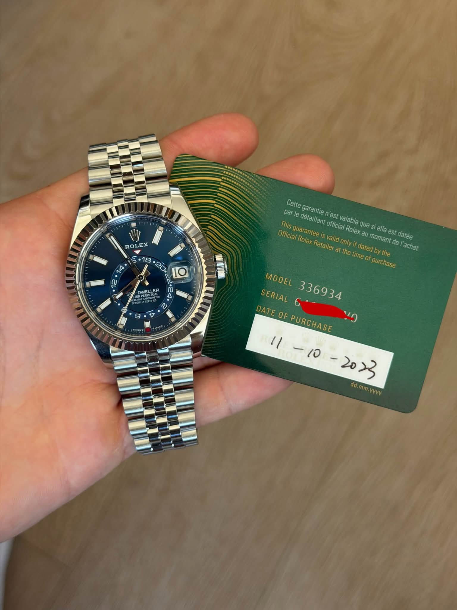 May be an image of wrist watch and text that says 'ROLEX o 2 24 OWERETU PESPETY は Cette arantie étaillant Coltegarantie est Ihisguaranteesval Insguaritesraor Role Retailerat…