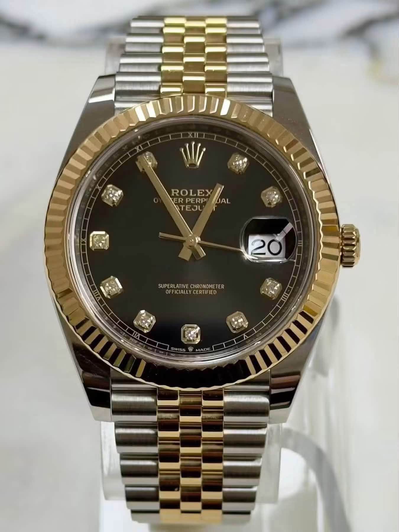 May be an image of wrist watch and text that says 'ROLEX LEX ERPERP ROLEX/ DAL TEJL 20 SUPERLATIVE.CHRONONETER SUPERLATIVE CHRONOMETER OFFICIALLYCERTIFIED FFICIALLYCERTIFIED M O'