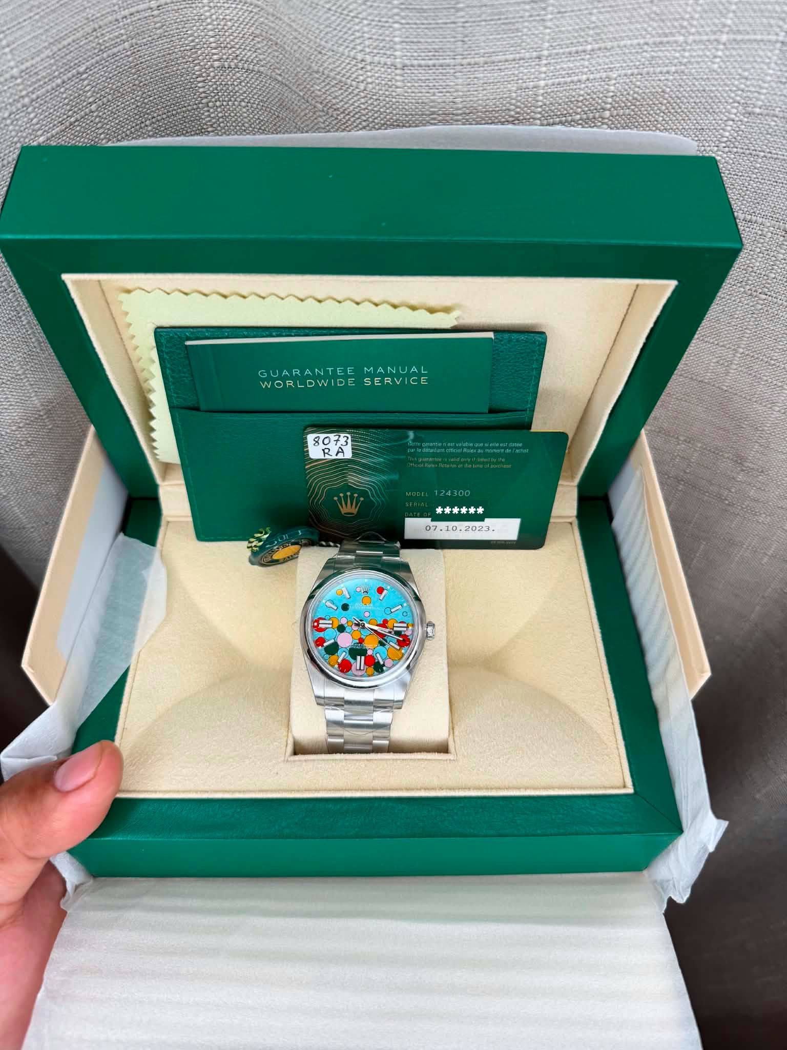 May be an image of wrist watch and text that says 'GUARANTEEMANJAL GUARANTEE MANIAL WORLDWIDE WORLDWIDESERVICE SERVICE 8073 80 RA 会.限な 米活海神米 07.10, 07.10, .'