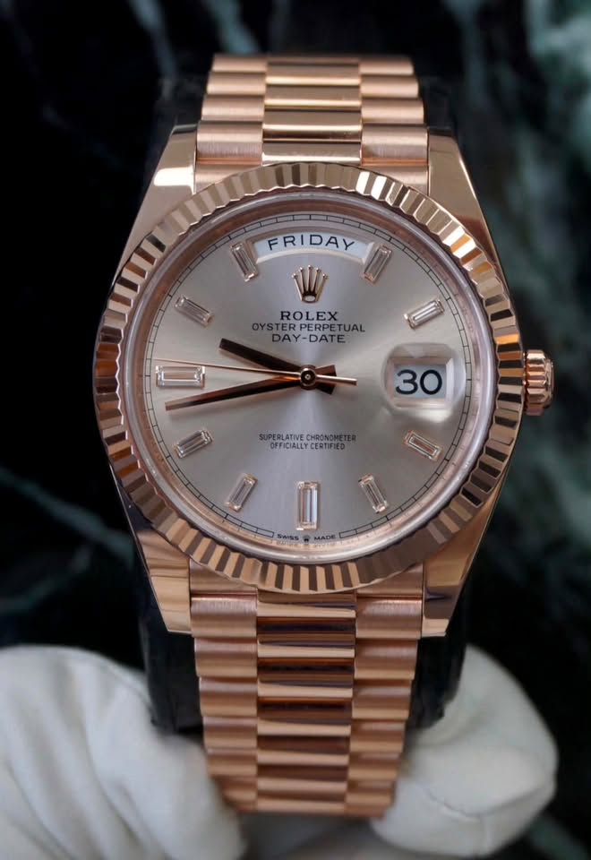 May be an image of wrist watch and text that says 'FRIDAY W ROLEX OYSTER PERPETUAL PERPETUA DAY-DATE 0 + 30 PERLATIVE CHRONG OFFICIALLY SUPERLATIVECHRONOHETE CERTIFIED TI!! C'