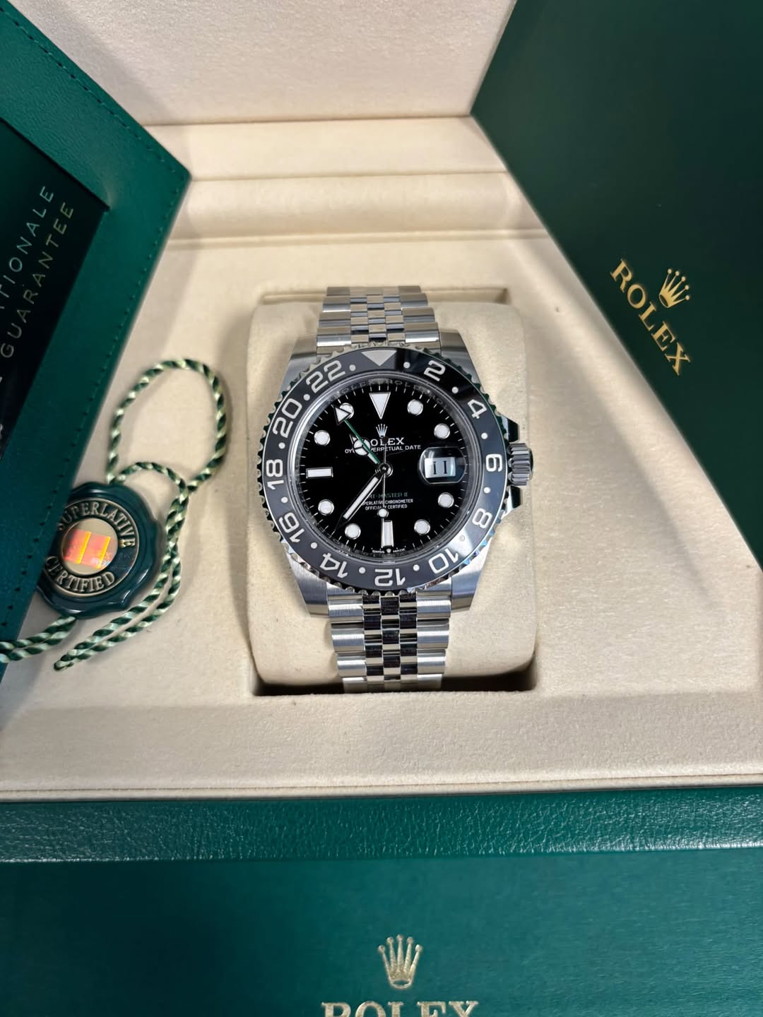 May be an image of wrist watch and text that says '22 20 ROL ROI ROLEX Wi EX 4 者 18 6 0NRS LATIVE PTIFIED מים 管間電了'