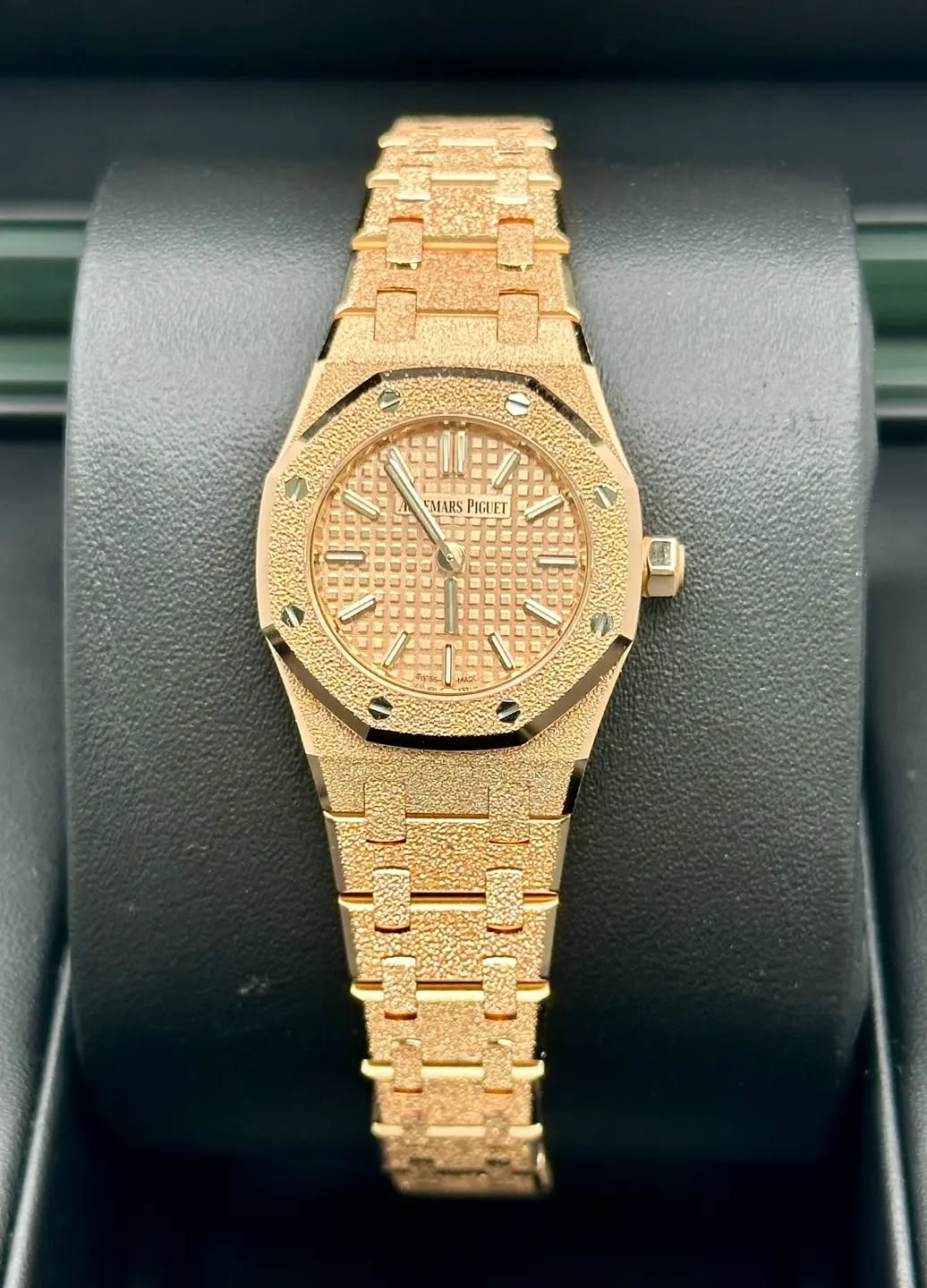 May be an image of wrist watch and text that says 'EMARSPIGUET EMARSPIGUET EMARS PIGUET AAAb'