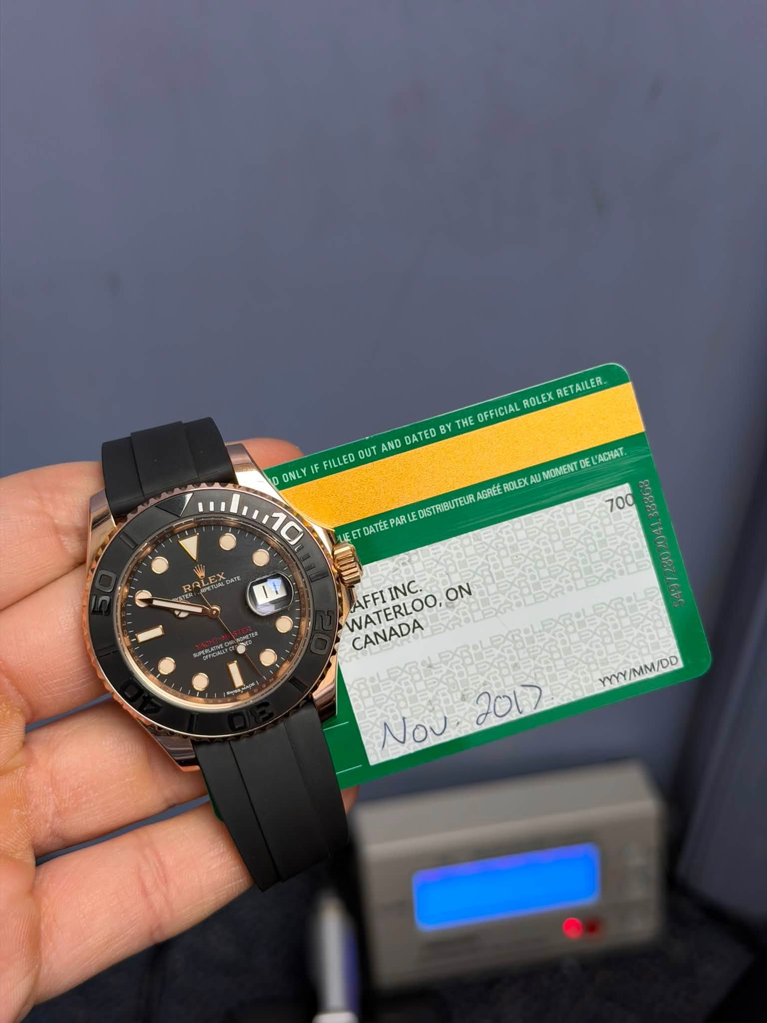 May be an image of wrist watch and text that says 'ROLEX RETAILER FILLED OUT AND DATED BY THE OFFICIAL ONLY LEE ETDATÉE PARU DISTRIBUTEUR AGRÉE OLEX AL MOMENT DE L'ACHAT. 10 N 700…