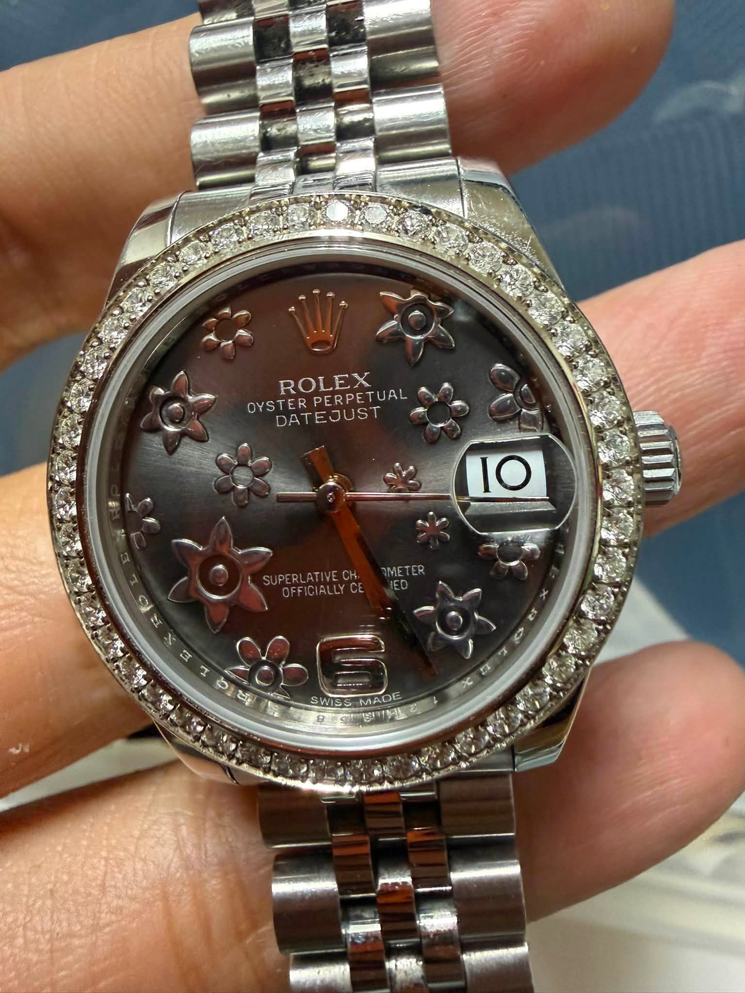 May be an image of wrist watch and text that says 'ROLEX TUAL JAL OYSTER PERPE OYSTERPERPETUA ERPE OYSDATEJUST DAT TEJUST 10 0 힘바 MADE'