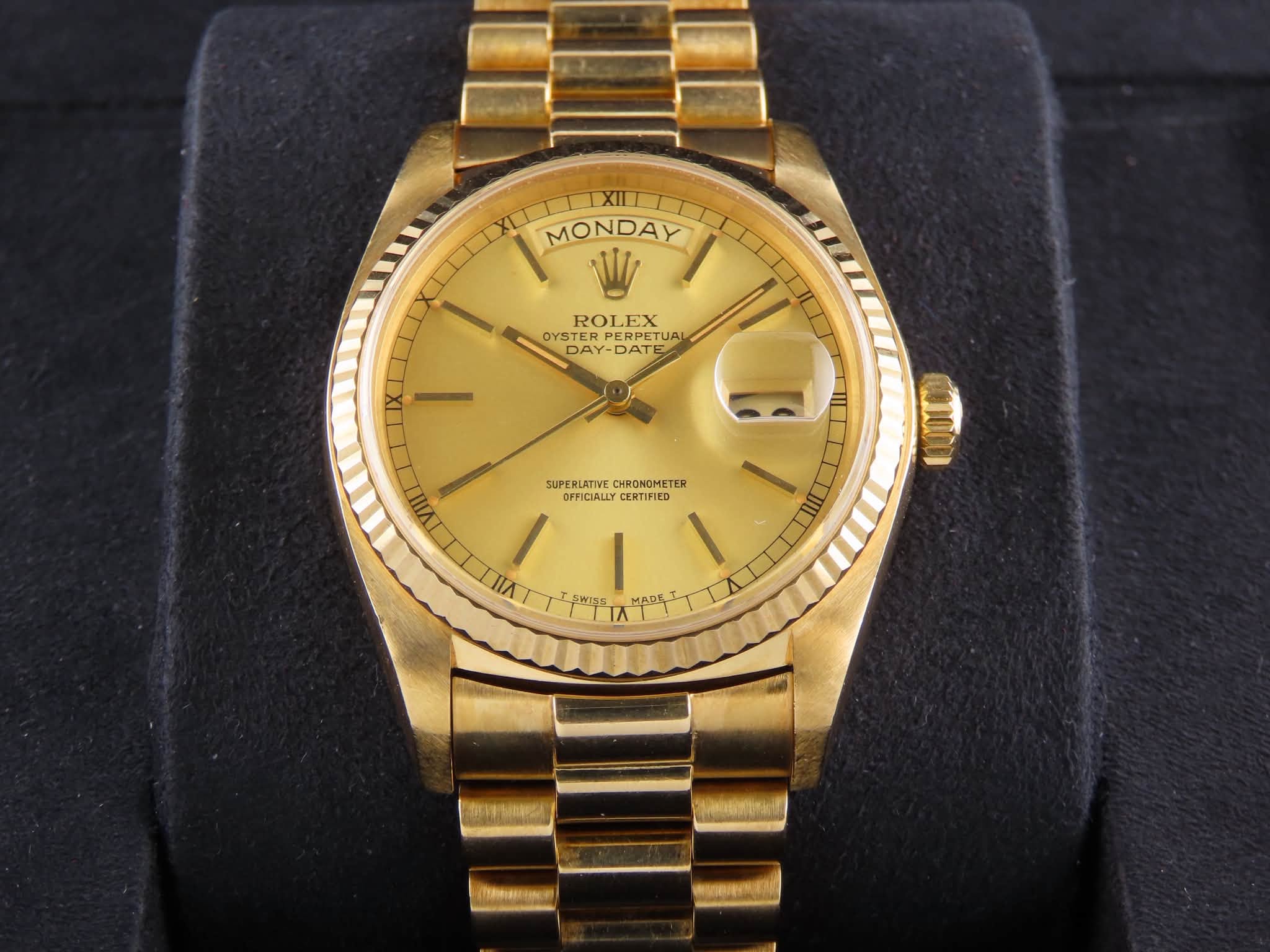 May be an image of wrist watch and text that says 'XIII MONDAY W ROLEX OYSTERPERPETU PERPETUA CU OYSTER DAY-DATE DAY- DATE IXI SUPERLATIVE SUPERLATIVECHRONOMETE CHRONOMETER…