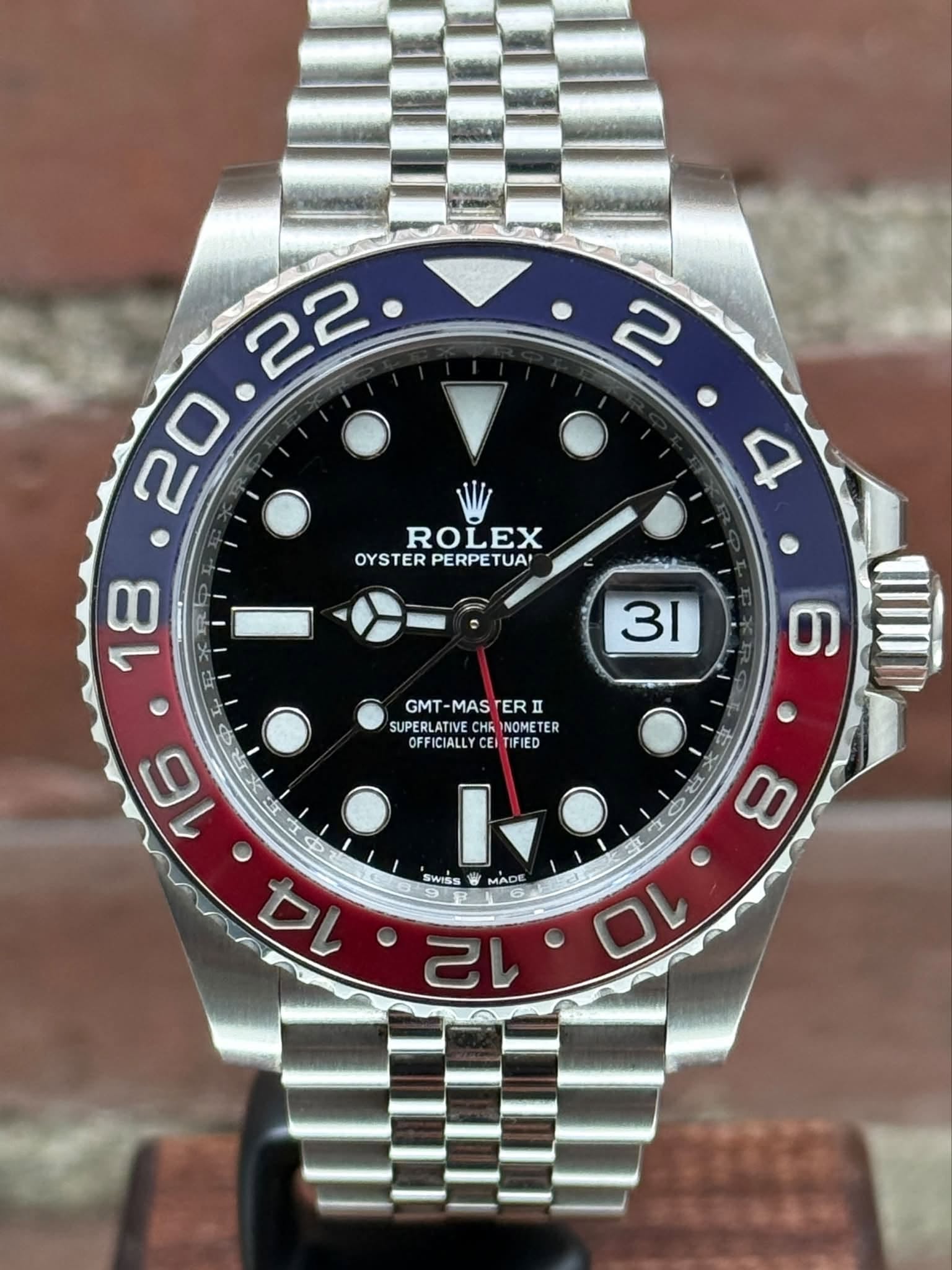 May be an image of wrist watch and text that says 'N ROLEX OYSTER PERPETUA OYSTERPERPETUA TUA 4 31 MAS GMT-MASTERII TERI SUPERLATIVE CHE NOMETER TER OFFICIALLY CEI FIED O 16 ዋ 14 N…
