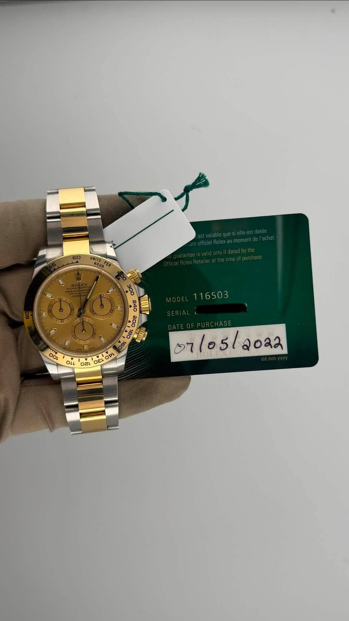 May be an image of wrist watch and text that says '240 I 116503 OLL 입랑- ロ גגם 080% 000 07/05/2022 105 /2022 07'