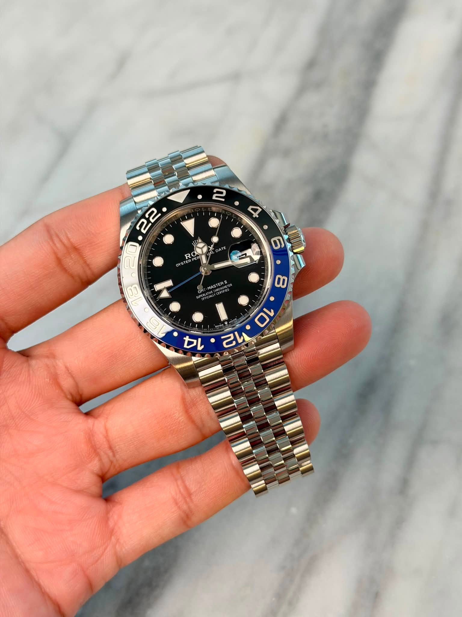 May be an image of wrist watch and text that says ' RO DATE 6 18 1 MASTERE 8 S 5 10 カ ・ د 2'