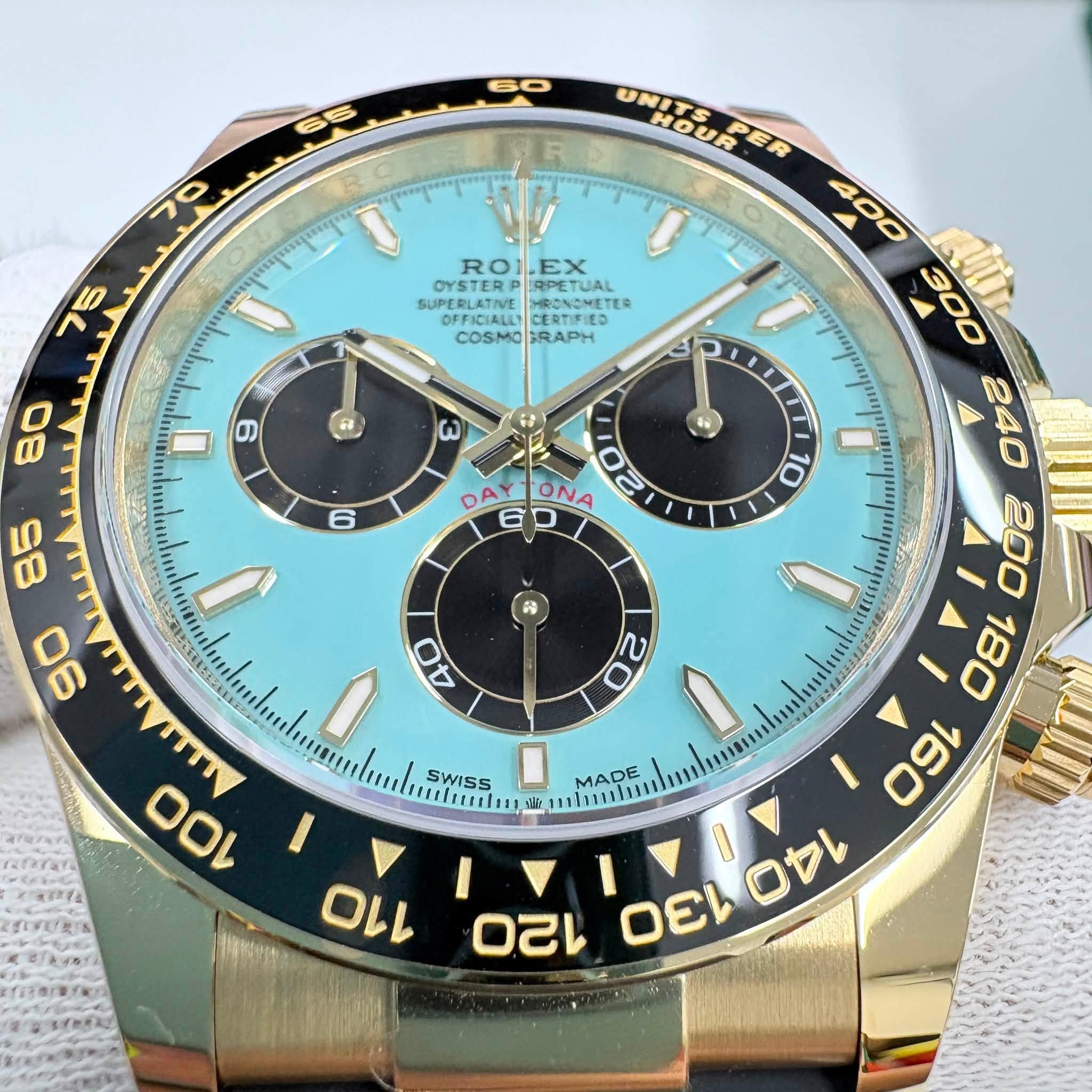 May be an image of wrist watch and text that says '60 07 n3eииe 75 5 创 ROI ROLEX EX OTSTERP OYSTERP RPETU SUPEBLATNE HELICAL OYSTERPAPETUAL TUAL DEFICIALL OPEICTALL CERTIFIED…