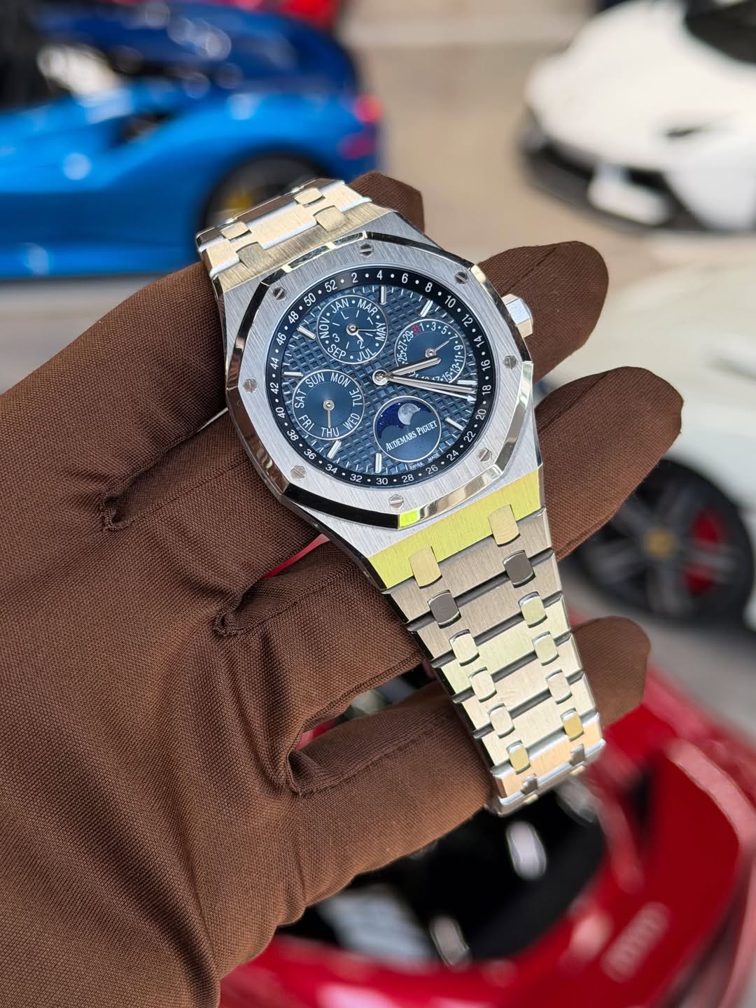 May be an image of wrist watch and text that says ' mậ 玉 SEP ί MỘM 9 BL 8 หง ACTEMARS PECET 32 24 30'