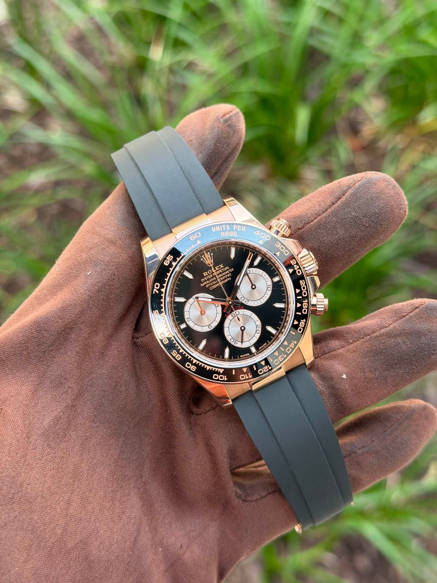 May be an image of wrist watch and text that says '60 65 BOS 70 م 02 7 UNITS PER 400 R 300 240 O DL 0 110 こレ X ٥ 02 F6 BC 201 s8 06 Frrmry 110'