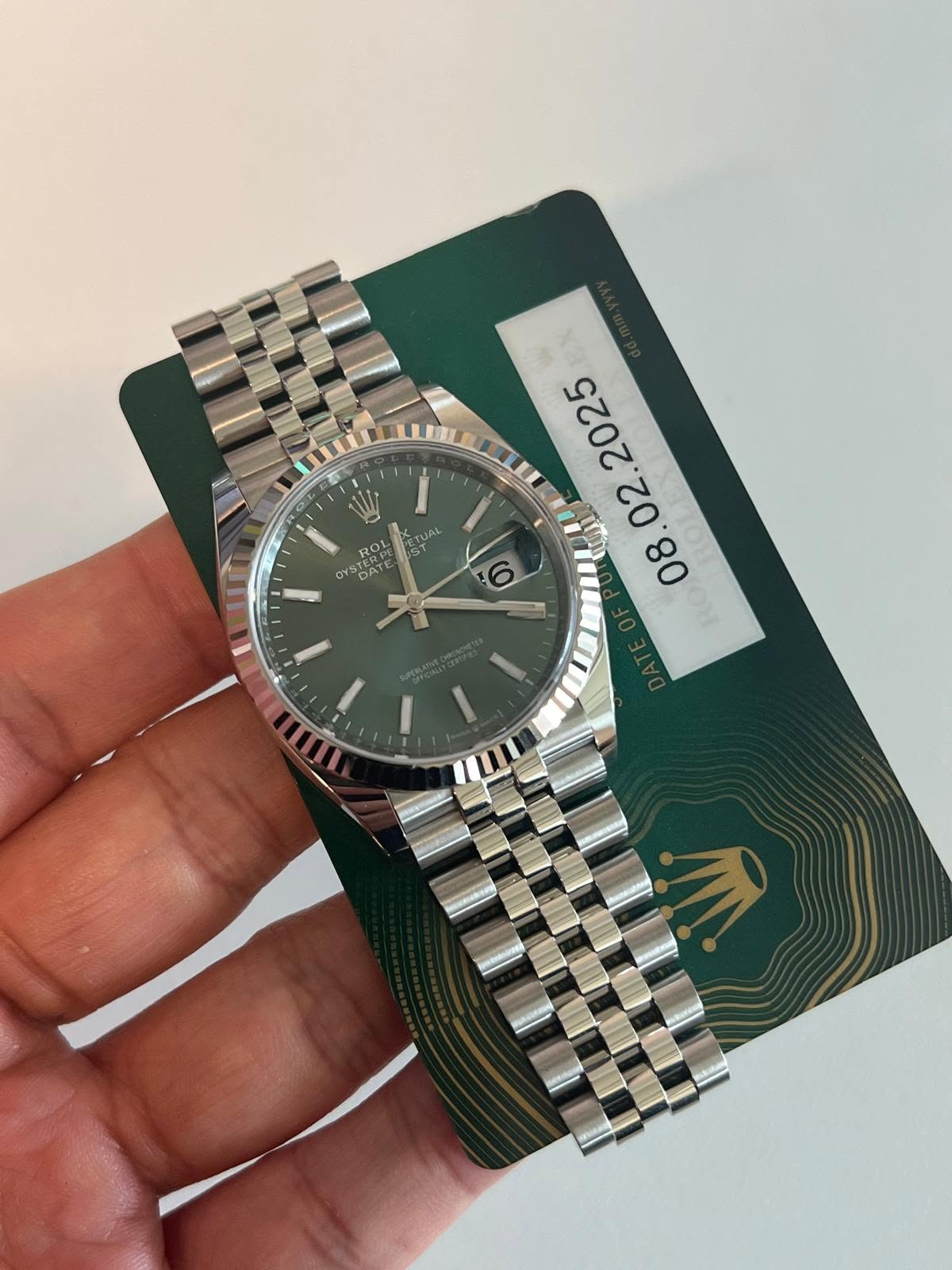May be an image of wrist watch and text that says 'NP DA OYS DAT TER TERPE RO ١ ١ سد . ن'