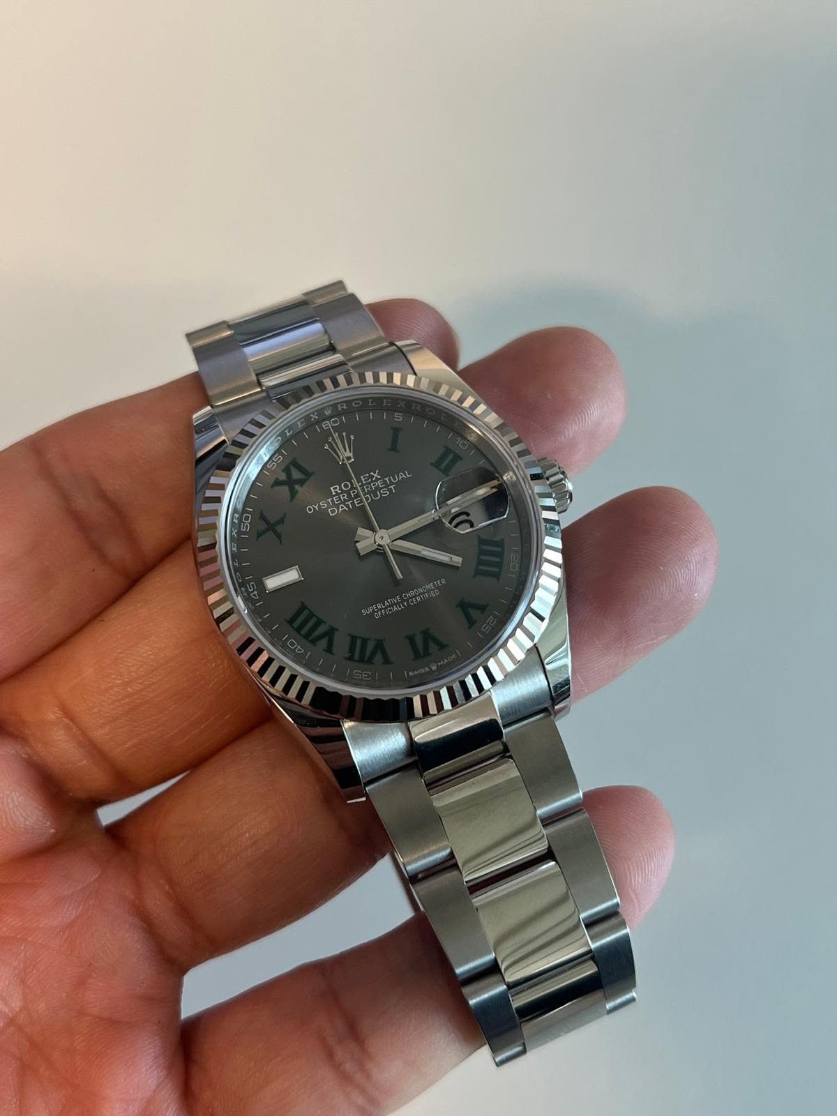 May be an image of wrist watch and text that says 'EX OYS OYSTERE ن DAT DATC m I III'