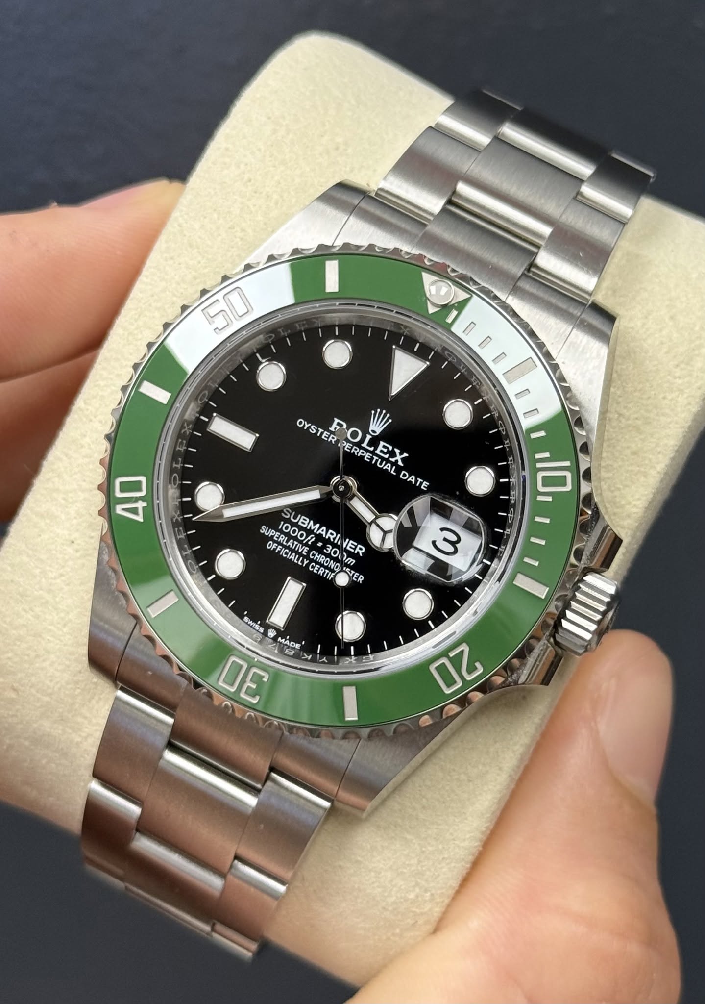 May be an image of wrist watch and text that says '0ל ФTnnn ก r I OYSTER POLEX PERP ERPET TUAL نا EX DATE 40 10 PERLATIVE ARI SUPERLATIVE OFFICIALE SUBMARINE RA VER OFFICIALLY…