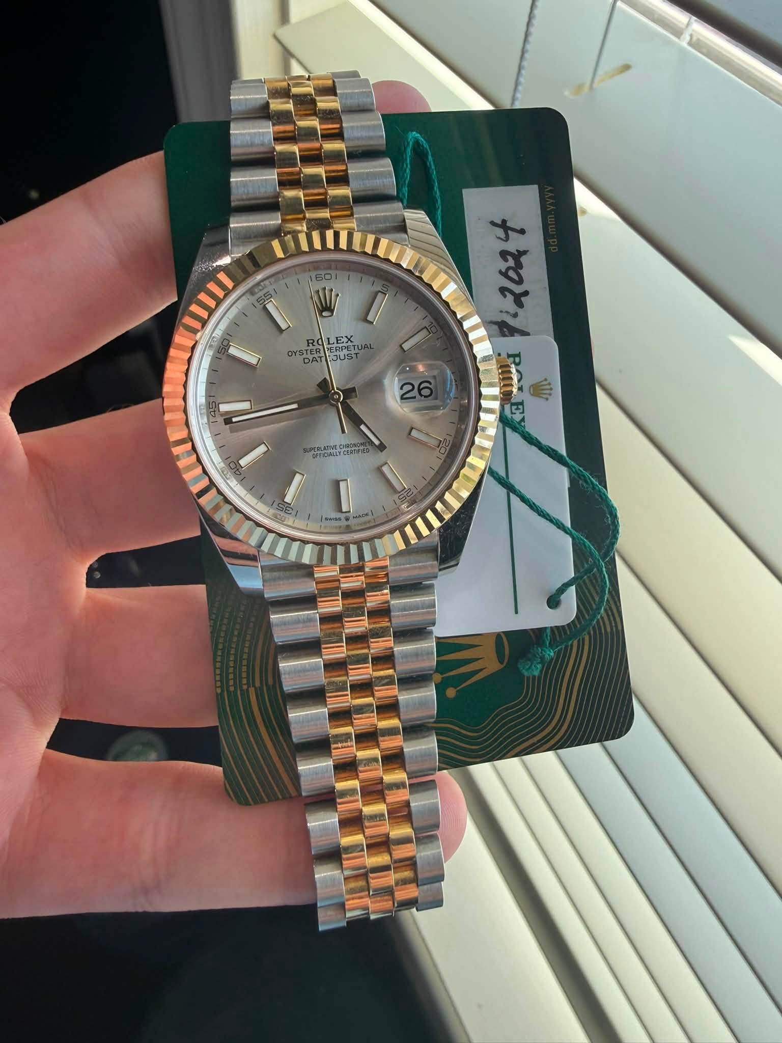 May be an image of wrist watch and text that says 'ا LEX LER ERI SUST OYSTTR 2 ታትራች PAL 1 E PRME'