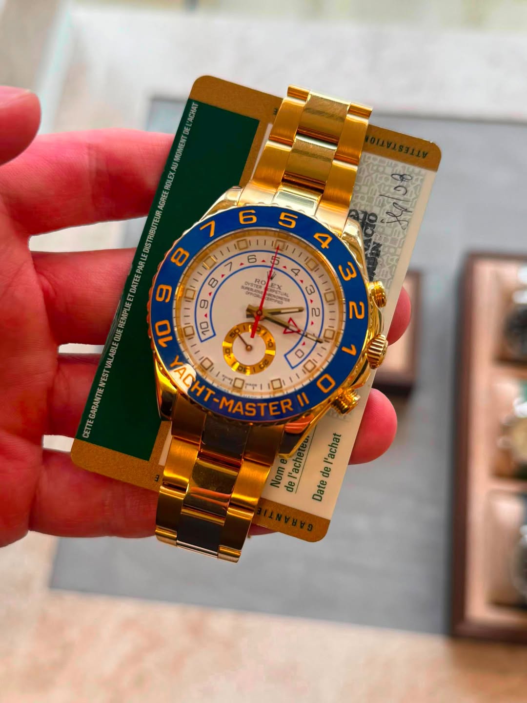May be an image of wrist watch and text that says 'MOMENT > 8 9 5 PI 5 4 요이 RO EX DINTUAL EX OPFIGALE RONORETTS meceR TARUONE REMPLIE QUE ALABLE TTEGARANTIEN'EST 2 7 ل 10 0 0 。…