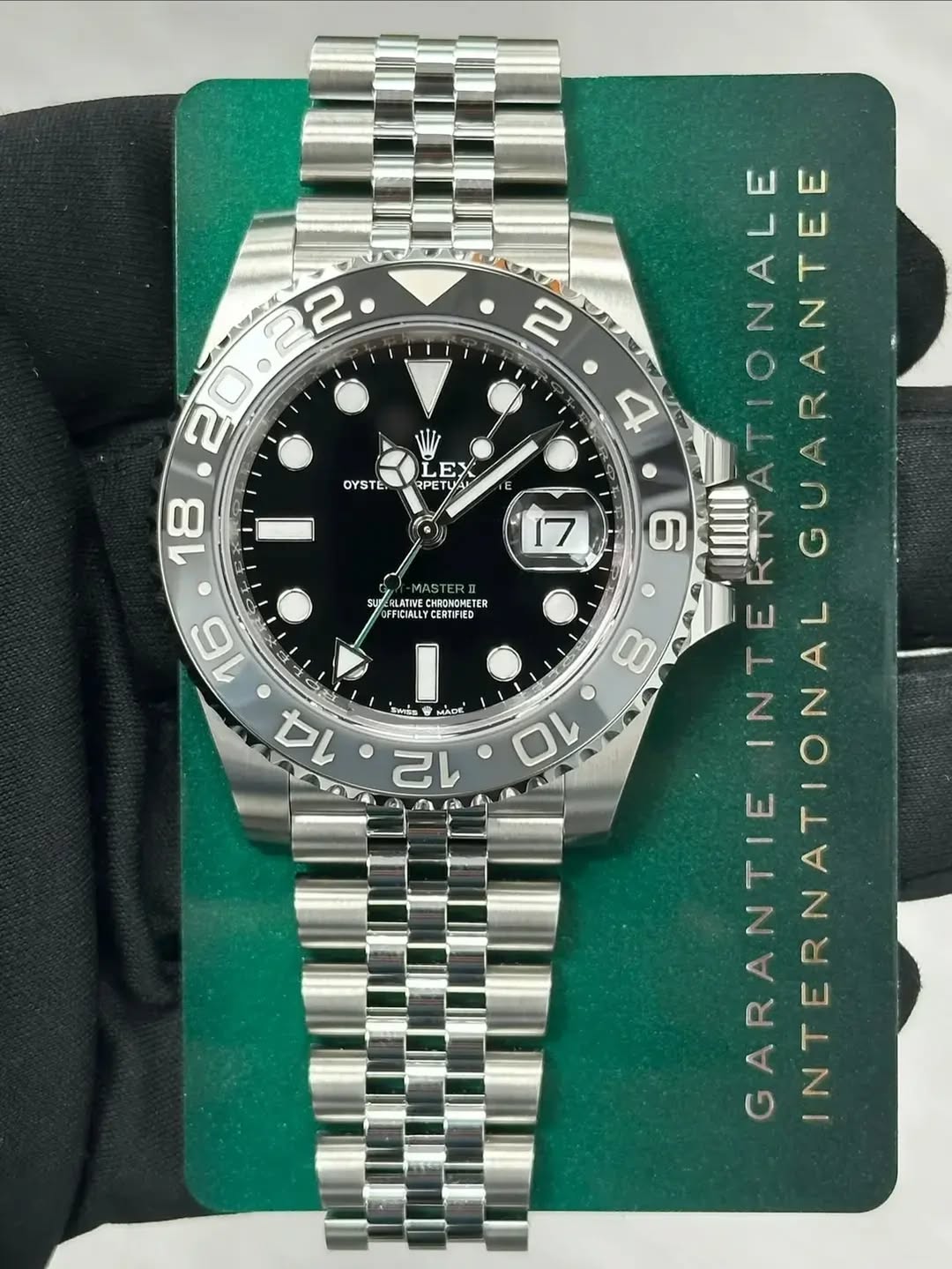 May be an image of wrist watch and text that says '2 o 2 OYSTE. EX RPET TUAM 18 IE E 17 CHRONCMETER TER FFICIALLY FFICIALLYCERTIFIED EENDEIER لنا د 2 Z GUARANTEE ERQUARANA 人 4 6…