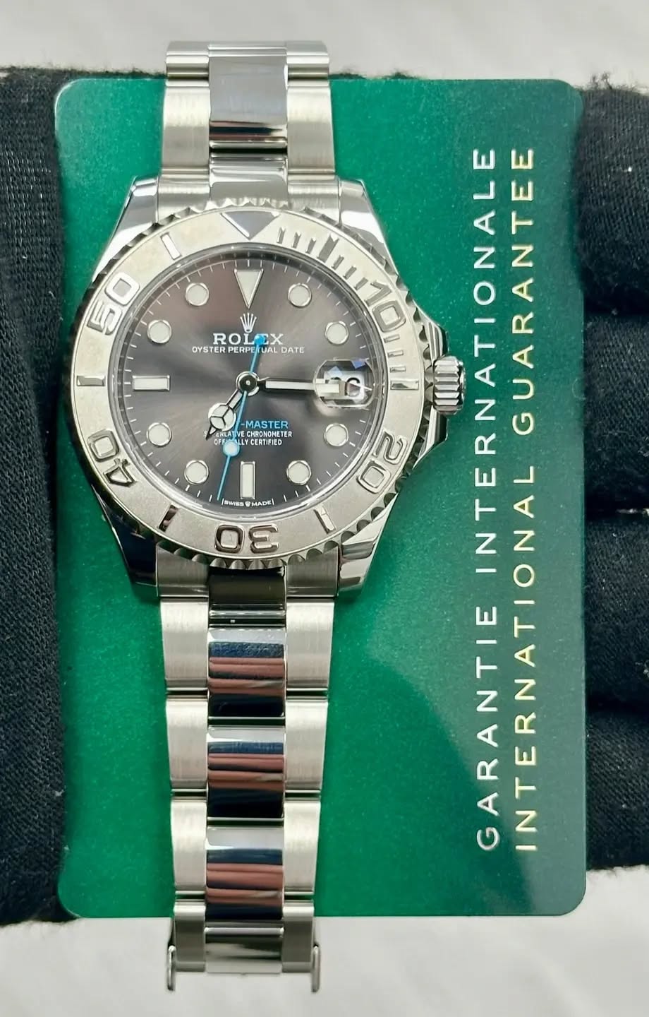 May be an image of wrist watch and text that says 'I 50 ROI OL FOX OYSTER PERPE JAL MASTER EHLAE LATECHI:HONET CERTFIE RWNG A MADE 38 INTERNATIONALE RNARAN GUARANTEE INTERNA…