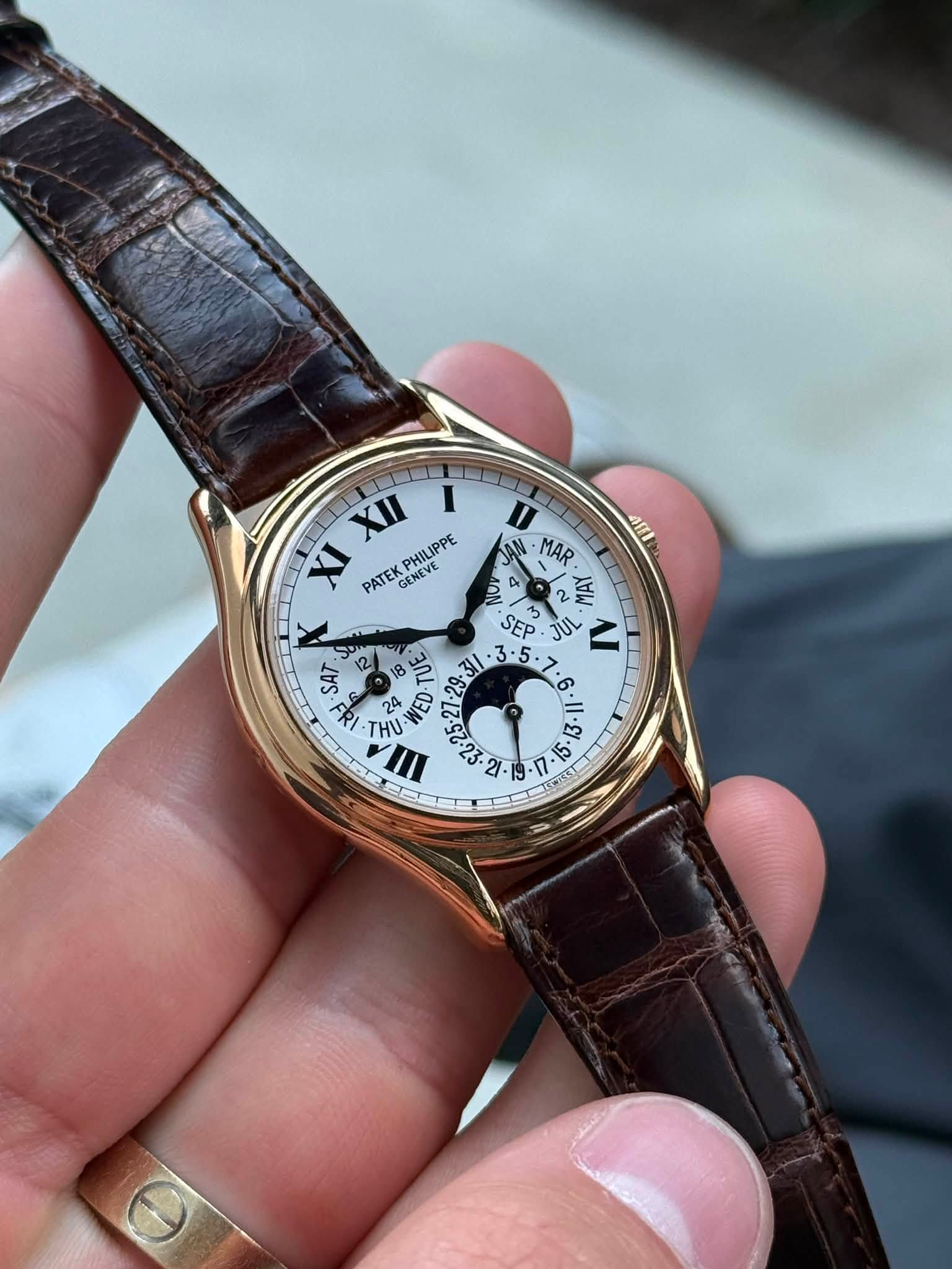 May be an image of wrist watch and text that says 'XII XI PATEK GENEVE PHILIPPE LIPPE ATEI MAR AAA SEP JUL I SAT 18 TUE โช้ง 20 24 Cu HU F CU25- .>. 21. I7 ا 3:1'