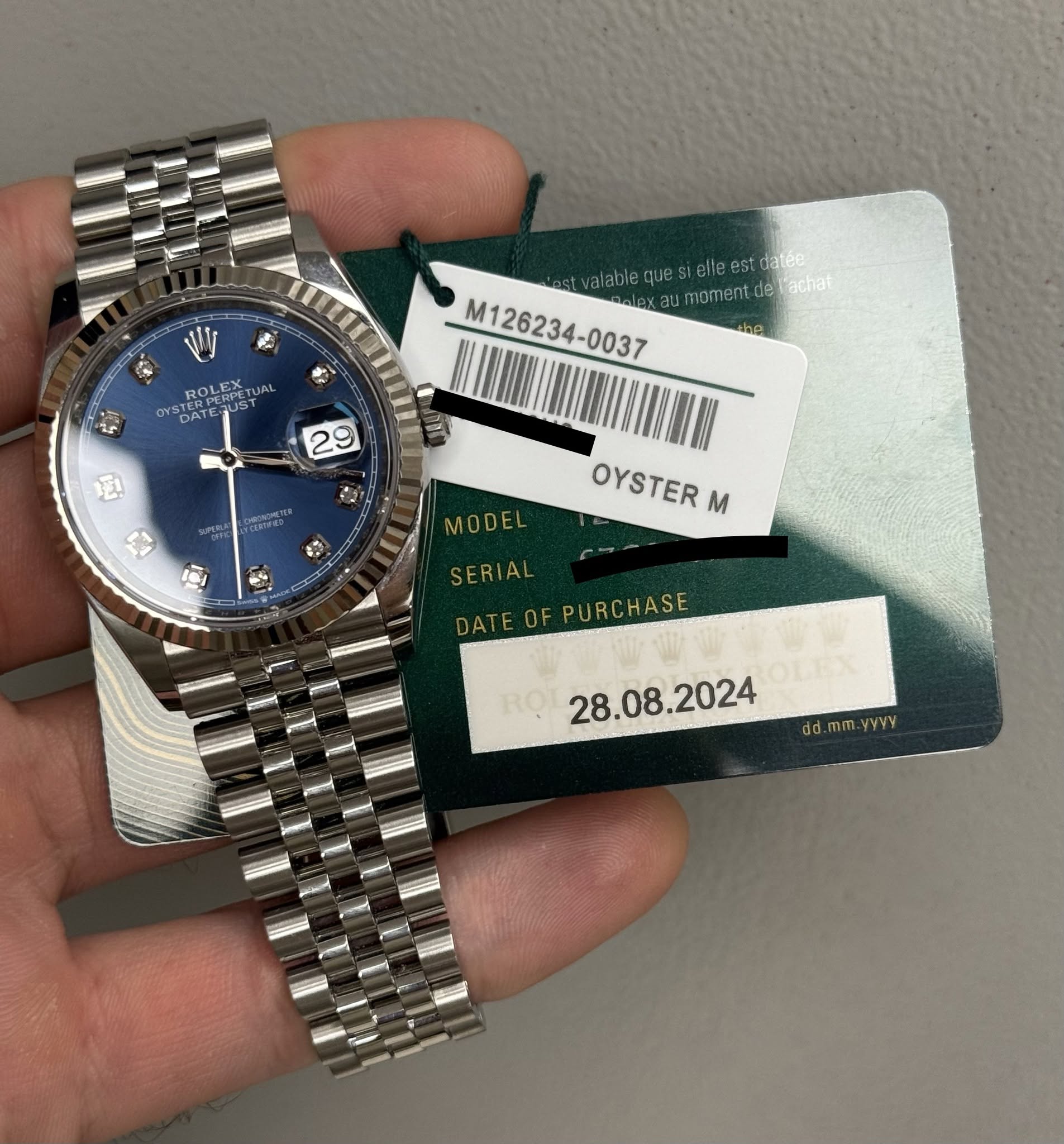 May be an image of wrist watch, ticket stub and text that says 'ر W valabiequesielleestdate alablequesrenes est stdatée M126234-0037 moment.de del lachat ច ROPERPE DATE 29 ขคลม…