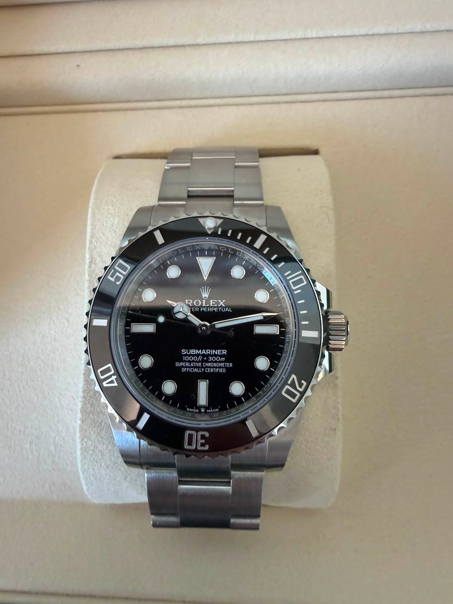May be an image of wrist watch and text that says '50 ROLEX PERPET PERPETU UAL 10 SU JBMARINER 1000/t=3 RONONETER ONON 40 20'