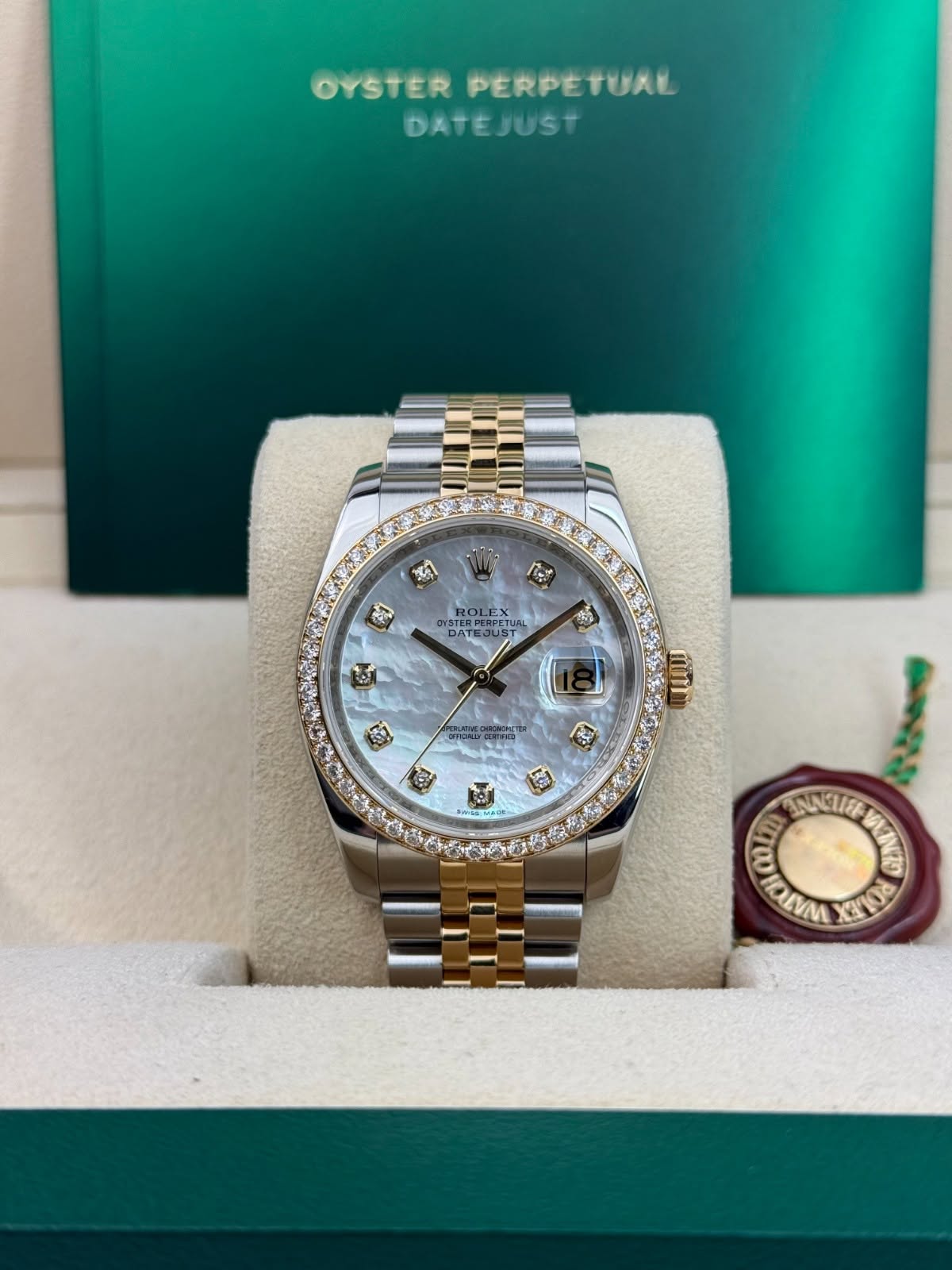 May be an image of wrist watch and text that says 'OYSTER OYSTERPERPETUAL PERPETUAL DATEJUST M4 ETERP OYSTE OSTERPE AATEJ ROLEX. ETUN WSTERJUST STERPERPETUR OS 南 1B 전 ច្មេ ወ 토…