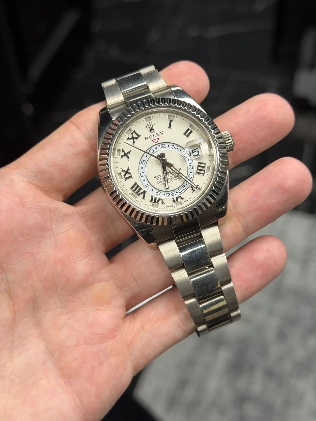 May be an image of wrist watch and text that says 'I ذا RO ROLEX .EX U X 0 12 2 4 i5 5 8 IX ب 包 1L 6 SKYT رل KY や ใ 12 18 WI VIIII 0 M พุทุธง م 1O ba 9 5 Cye M ん'