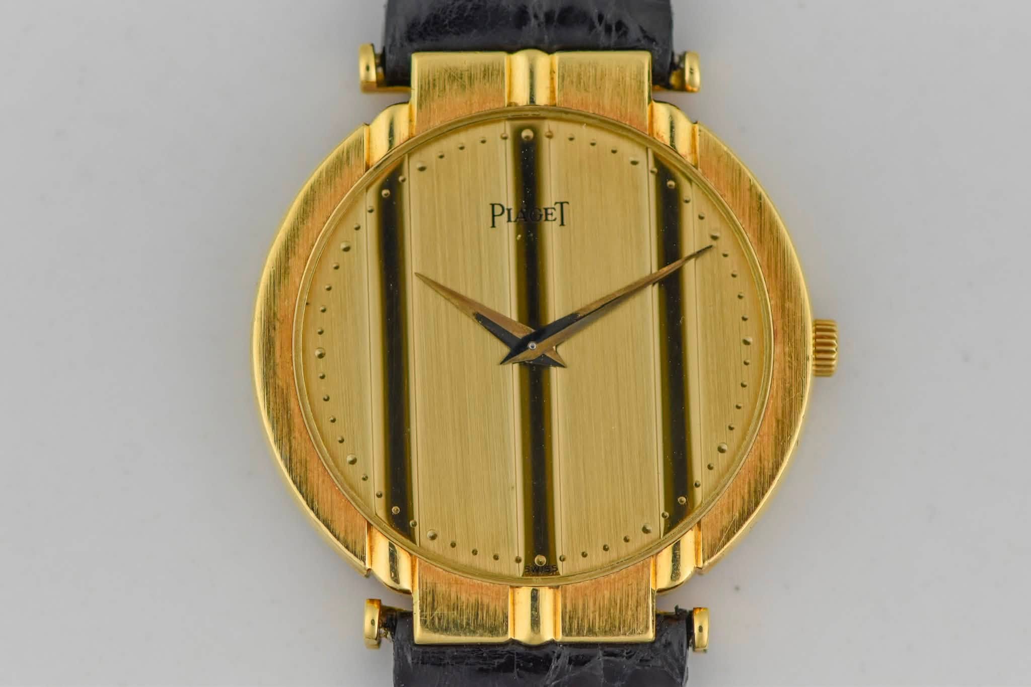May be an image of wrist watch and text that says 'PLGET ET Pu'
