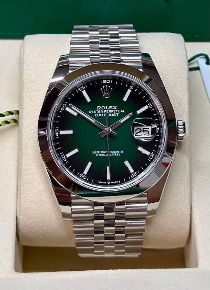 May be an image of wrist watch and text that says '60 تم ROLEX OYS ERPERPET RPETUAL OYSTERPERPETUAL TUAL OYSTER DATE JUST แา์ SUPERLATIVE RONOMETER OFFICIALLY ERFIED 401 SS SE…