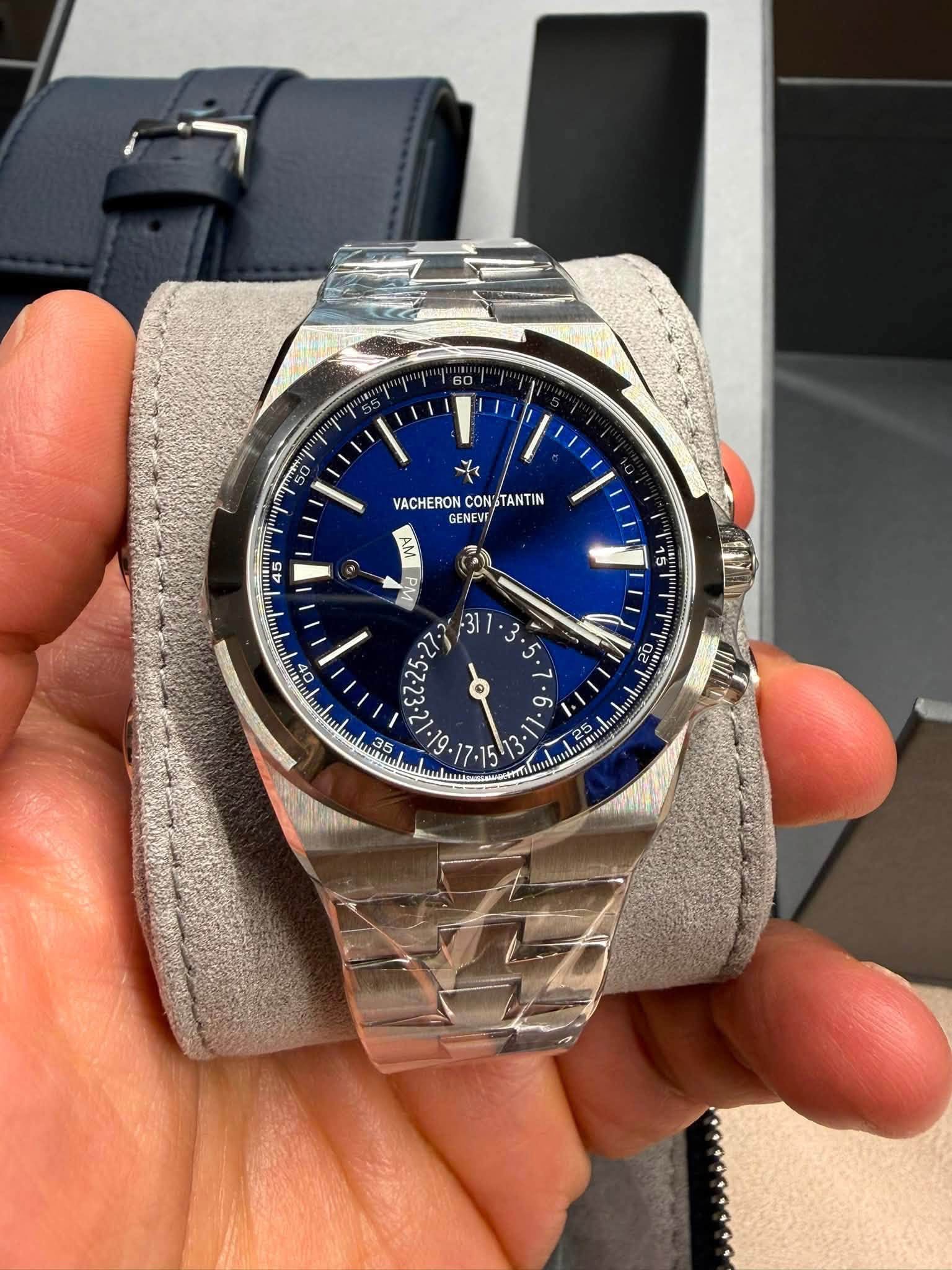 May be an image of wrist watch and text that says 'VACHERON CONSTANTIN VACHERONCON/STANTIN CON TANTIN GENEVI AM கා - ww 25 20 ဆဆ'